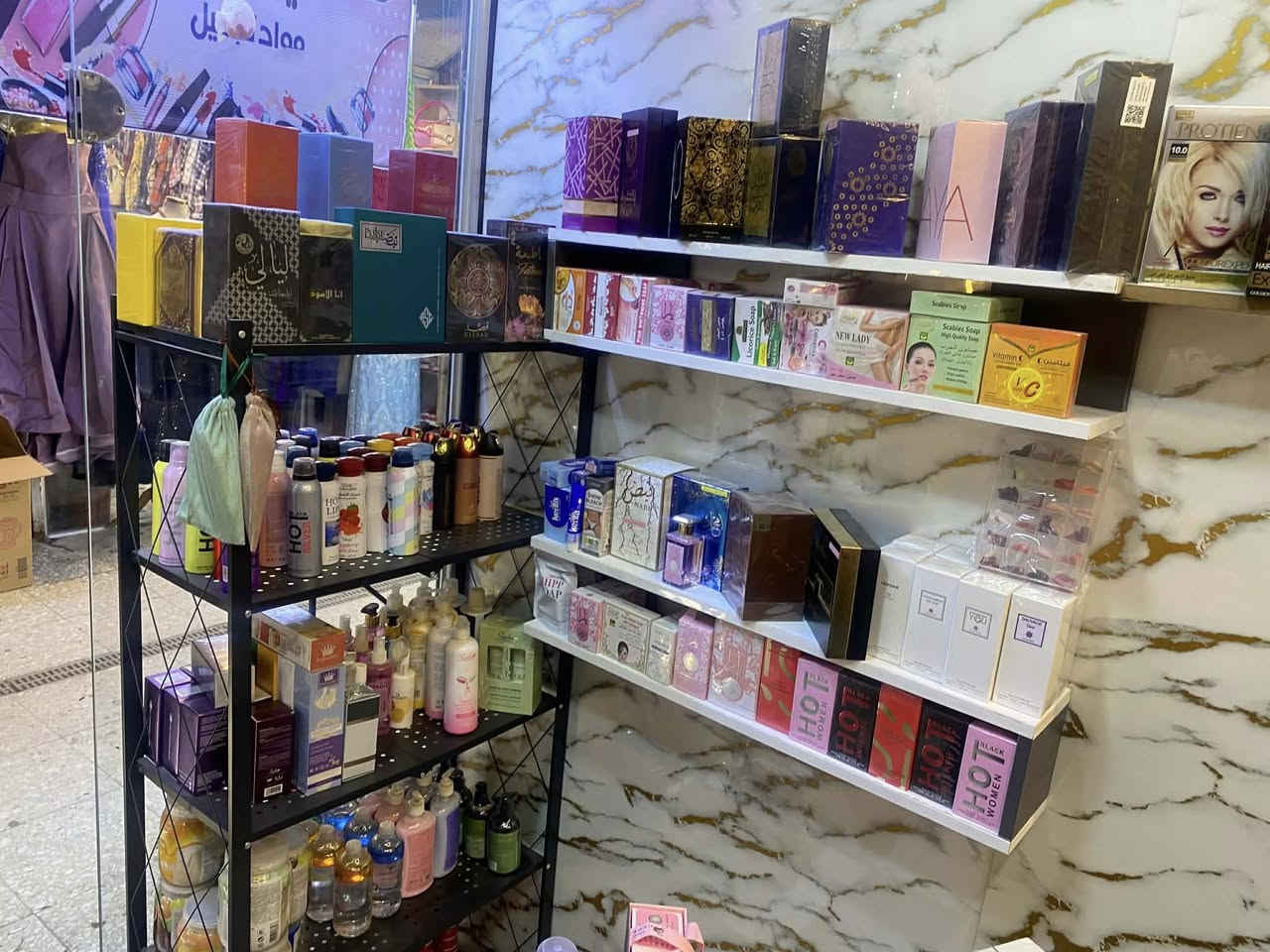 كوزمتك للبيع حي العامل سوق الشعبيه كوزمتك مجهز من ارقى الماركات دابيع بسبب عدم التفرغ للاتصال ***********
