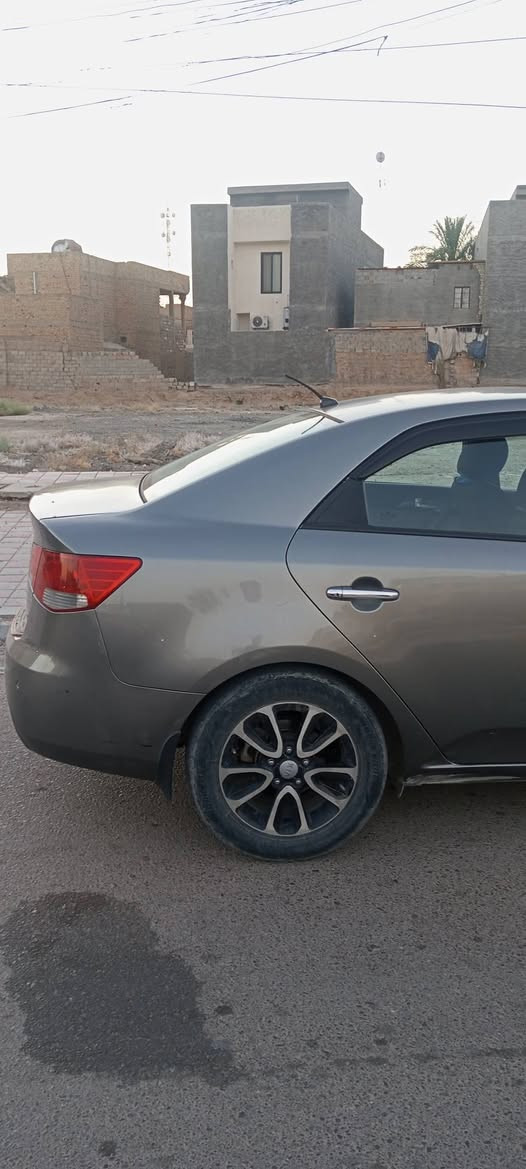 كيا سيراتو
خليجي
محرك ١٦٠٠ 
ضرر بابتين بارد  جهة السايق والباقي نظيييف 
منظومة تبريد جديدة سويته ب٦٠٠
فتحة سقف 
شاشه 
حساسات خلفية 
كامرا خلفية
تحكم ستيرن 
فول عدا البصمة 
مكاني الفلوجة 
السعر ١٠٠ وبيه مجال 
للتواصل واتساب او رصيد 
***********
