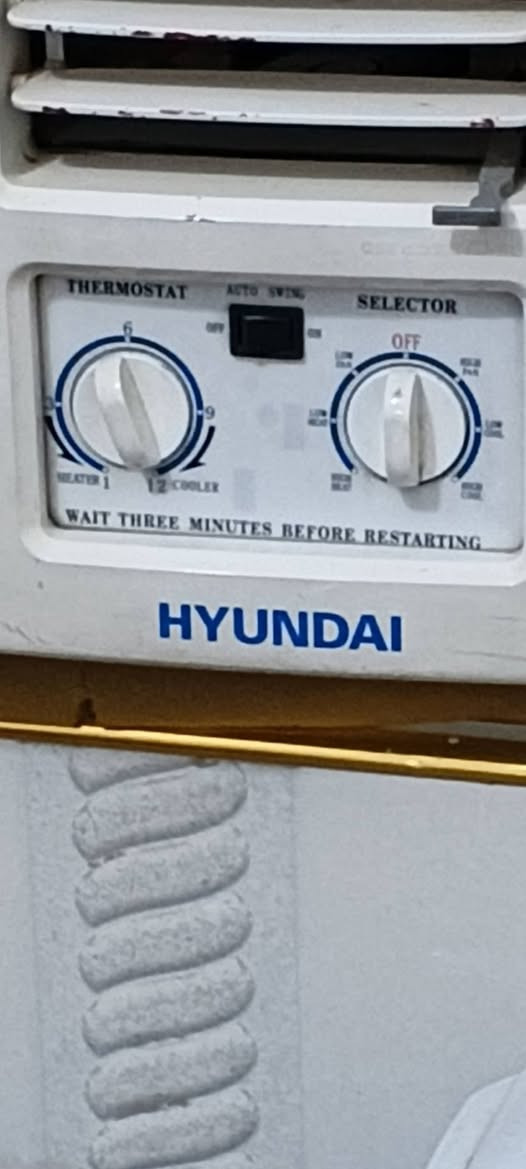 مكيف 2 طن للبيع اخو الجديد مشتغل اقل الموسمين والله لا داخل تصليح  ولا يفصل سعره 250 الف
***********
