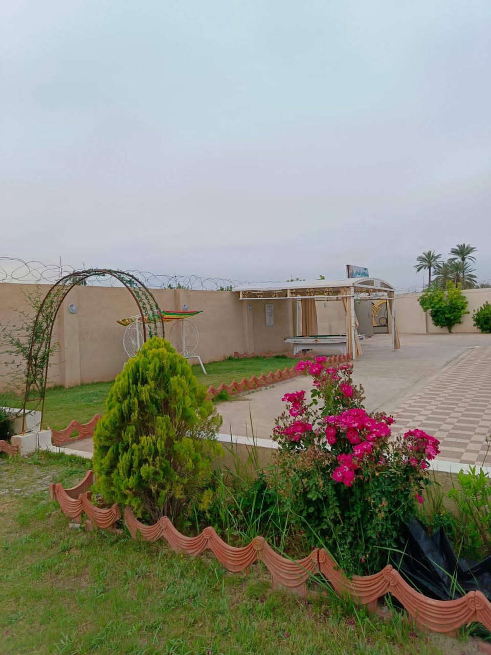 نعلن  عن فتح الحجوزات 🌳🏝 في منتجع فايبز 
المنتجع موثوق بطبيق اجرلي و تطبيق الحجز السريع🤍🏝    
للإيجار اليومي او الشفتات #مبيت
*🏕تفاصيل 
🟢 غرفتين نوم سويت 
🟢 صالة كبيرة 
🟢المنتجع مؤثث بالسبالت 
🟢مطبخين حار و بارد
🟢 باربيكيو كامل للشواء
🟢جلسة عربية مطله على المسبح
🟢ملعب كرة قدم و ملعب كرة طائرة
🟢لعبة بلياردو
🟢 نت 4g
🟢 سماعة دي جي
🟢حديقه كبيرة 
🟢لعبة المنضده و الفيشة والعاب اطفال‎
🟢مسبح كبير و مسبح صغير 
🟢 كهرباء على مدار الساعه 24
____________________________
[العنوان مزارع قضاء بلد ]
 🔴للحجز والاستفسار يرجى الاتصال ع 
الرقم التالي او عبر الواتساب☎️ 
‏‭‭0788 186 4180‬
‭0777 158 3041
