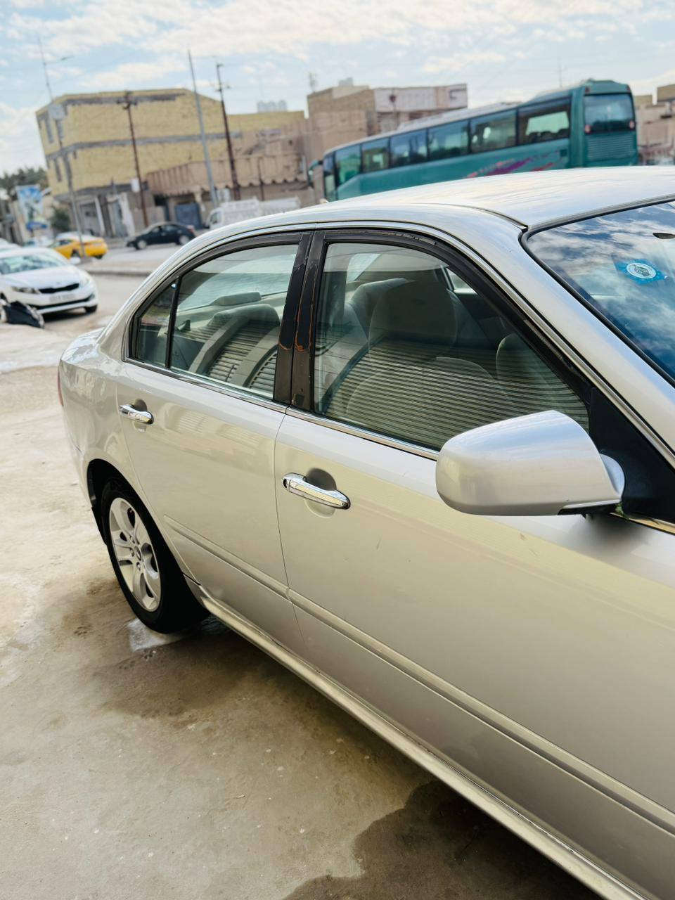 السلام عليكم كيا اوبتيمه خليجي موديل 2009 حره تحويل ثاني يوم مشروع وطني سنويه ل 28 رقم نجف دولي هزه جديده راعيه يمي بل الناصريه بيه صبغ جاملغ الامامي والهلال فقط والباقي كفاله لاضربه ولاصبغ ولاتبديل سياره جديده وجاهزه كير ومكينه وحداديه وتبريد تدفئه اربع تايرات جديدات موصفات شاشه وكامرا تحكم استيرن جيهتين حساس خلفي بلاجكتور 5 ويل كب مكينه 2000 شرط مامفتوحه دواخل جدد ترايه كلش حلو السعر 105 مكان السيارة الناصرية الاتصال ***********
