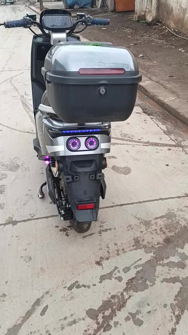 السلام عليكم ماطور شحن 318للبيع 6بطاريات دبل شرط الفحص سعر 550الرقم ***********
