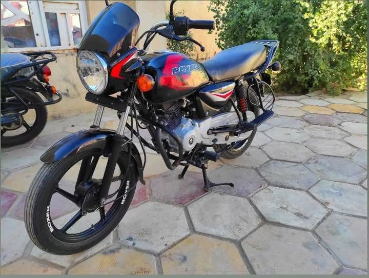 السلام عليكم بوكسر للبيع
مديل 21دراجه نظيفه مامتعوبه من البيت للشغل محرك كارتون  تواير جدد مابيهه نقص برغي نفس الصوره اوراق اصولي مكاني شطره
رقم ***********
 متواجد علئ الفيس#
