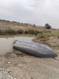 طراده نضيفه للبيع الطول 5  متر السع ٣٢٥ وبيها مجال رقم ٠٧٨١٧١٥٩٥٧٢