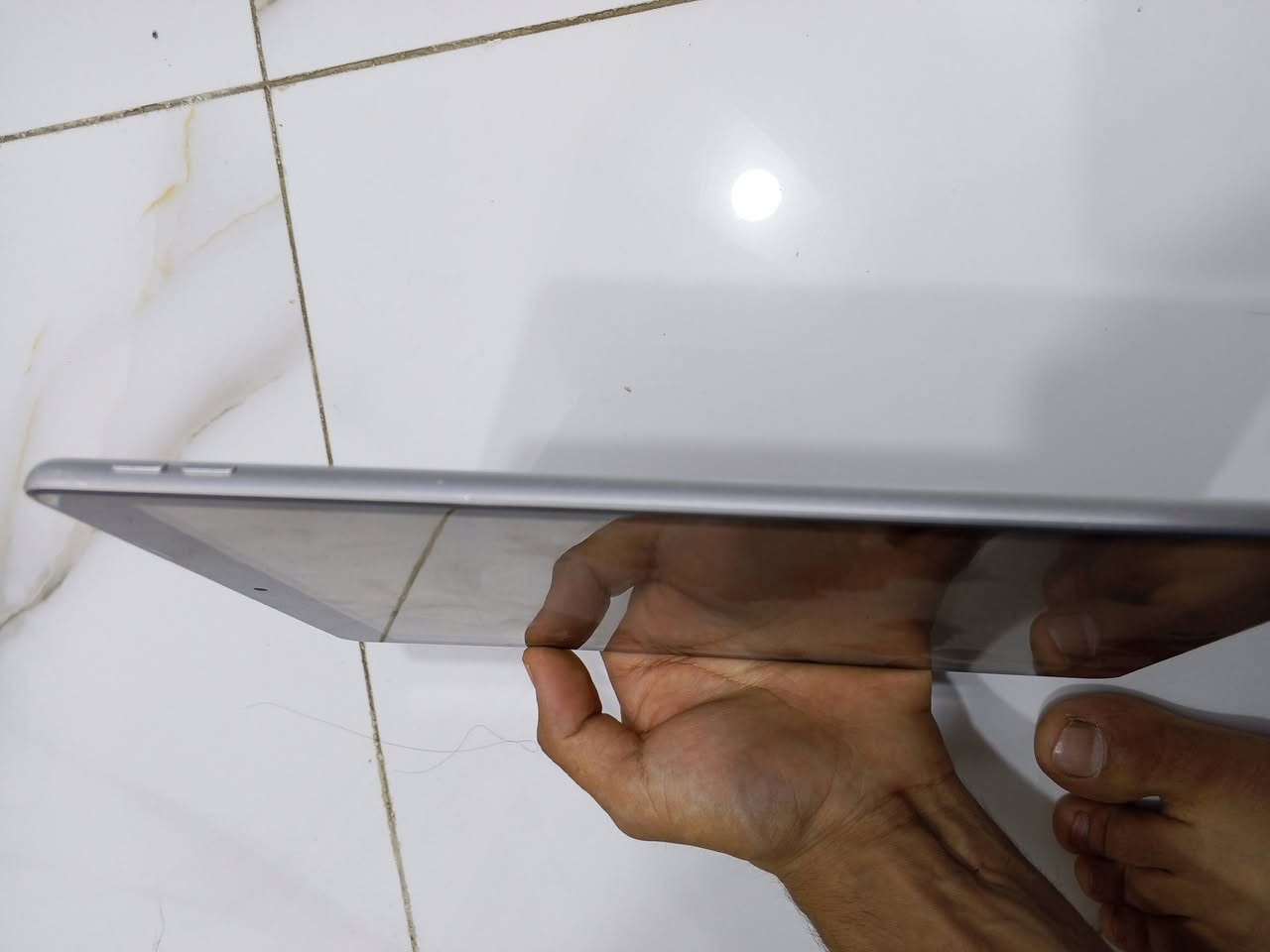 سلام عليكم ايباد 9 ذاكر 64 بطاريه اعتقد 74 
مكفول من الفتح ومن اي شي افحص وين متريد *********** بصره ياسين خريبط
