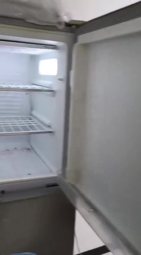 ثلاجه للبيع نوع ايبك تركي 200 وبيها مجال بغداد البلديات
***********
