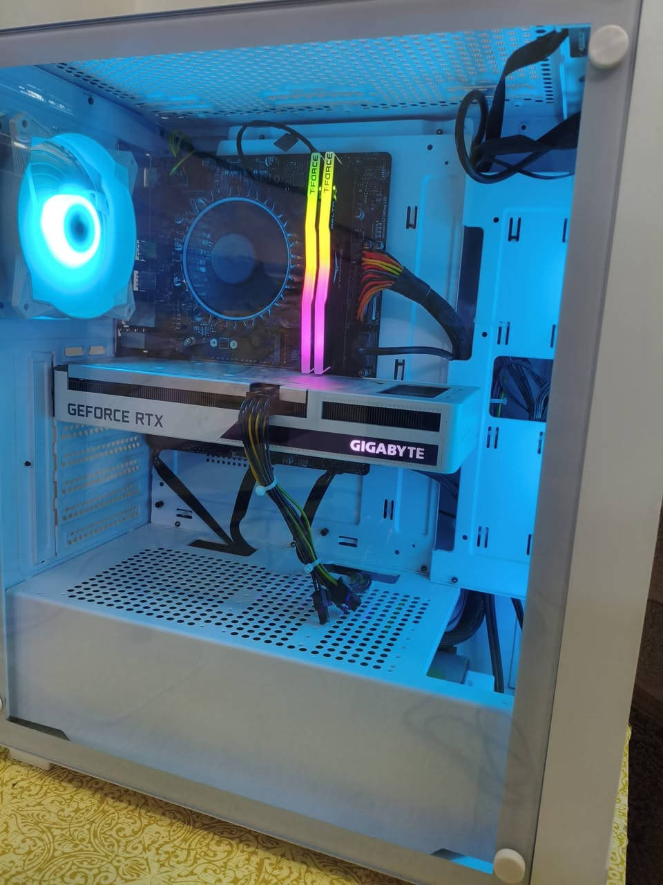 السلام عليكم شباب حاسبة للبيع ابيع كامل فقط ما ابيع قطع
RTX 3060
I5 12400F 
H610M
RAM 2*8=16 3600MHZ RGB
SSD 256
HDD 1TB
كيس دارك فلاش 4 فان تحكم من الكيس 
Psu 600 watt
القطع شبه جديدة سعر الكيس 880 الف قفل
مكاني موصل وعندي توصيل


**إذا كنت صاحب هذا الإعلان وتريد حذفه لأي سبب، رجاءا أرسل رسالة إلى الدعم الفني**