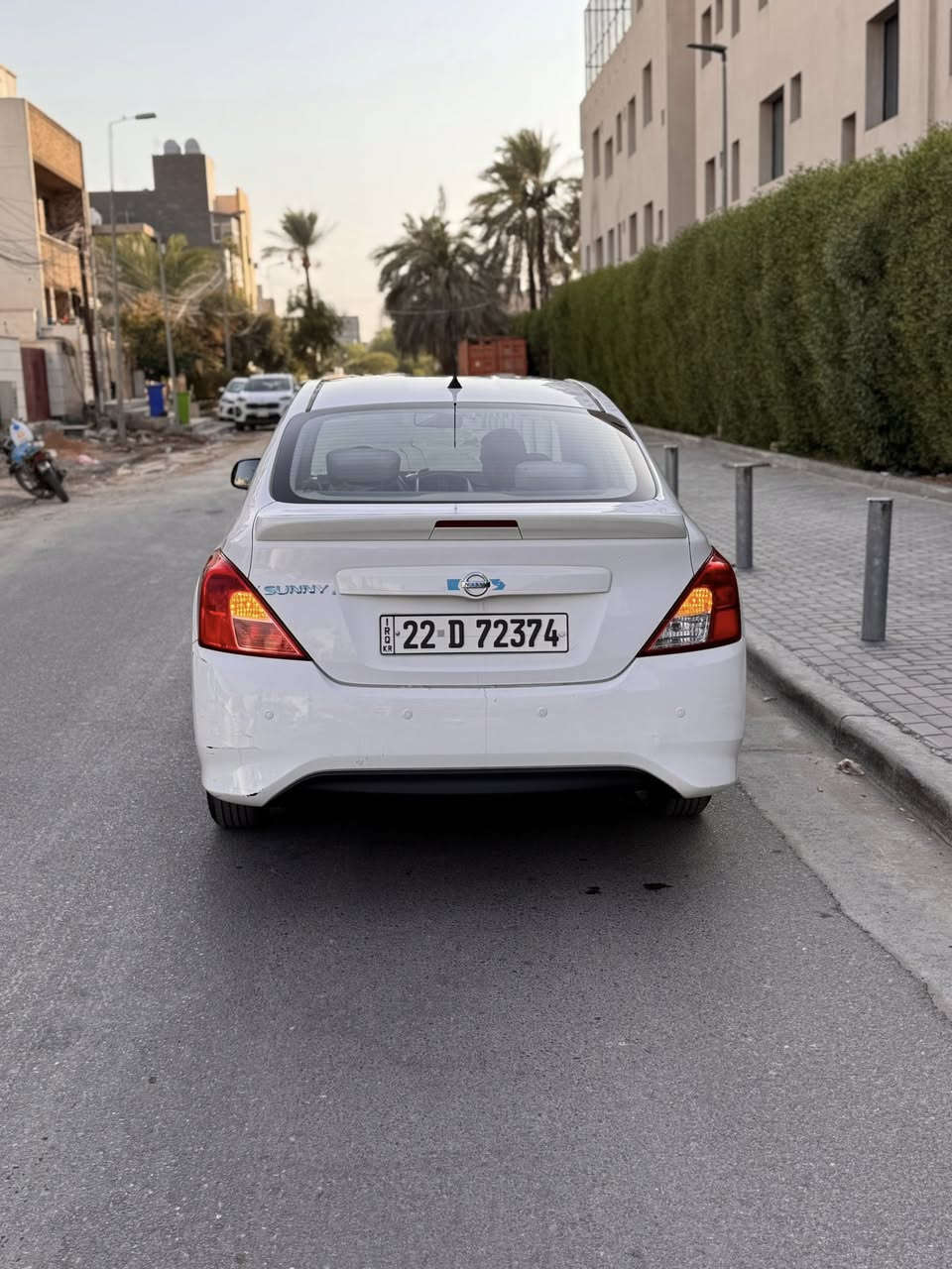 السلام عليكم اخوتي
نيسـان سني 2021 لون ابيض 
رقم اربيل الجديد بأسـمي 
السيارة بدون صبغ بيها اماكن بارد مصلحة 
بوقت الي صار الحالوب بمنطقة البلديات جانت برة السيارة 
وصار بيها حالوب مو قوي  وبنفس الوقت مو قليل 
السيارة صدرها جديد كلة متبدل لوك  
والجامة الامامية كذلك جديدة  
الكير والمكينة والتبريد مكفول 
السيارة بلصور صراحة احلى من الحقيقة 
اكلك هيج علمود اذا اجيت شفتها متكلي ماكتلي ع شي كلشي ذاكرلك 
الماعندة يجي ياخذها ابلاش
 السيارة بدون صبغ
اهم شي ميكسر بسعرها 
السعر 98وبيها مجال بسيط جدآ 
مكاني بغداد زيونة  
***********
