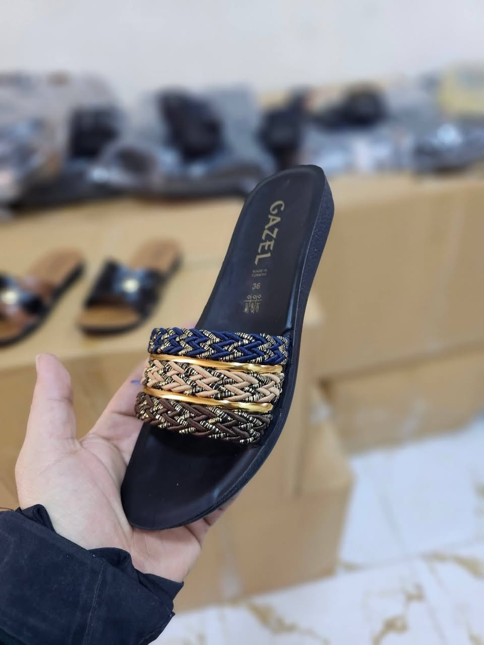 السعر🔥شحاطع سفيفه نسائي قياس 37/41 سعر الدرزن 14//شحاطه سفيفه طفله قياس 24/29 سعر الدرزن 11 رقمي ***********
