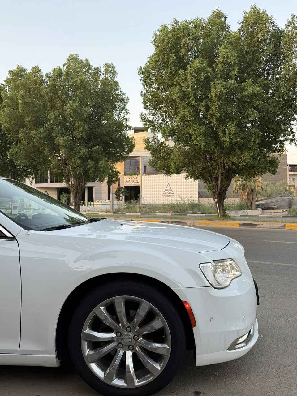 السلام عليكم كرايسلر اوباما 2018 كلين مكفولة كفالة عامة من كلشي وكالة ليث العبيدي فووول مواصفات للاخير مواصفات خاصة رادار امامي وجانبي تحديد مسار نقطة عمياء حساس امامي خلفي ماشية 50 حقيقي رقم بغداد باسمي سنوية لل2029 مابيها نقص ابد جاهزة من كلشي تراي زيرو مكاني بصرة للاستفسار ***********
