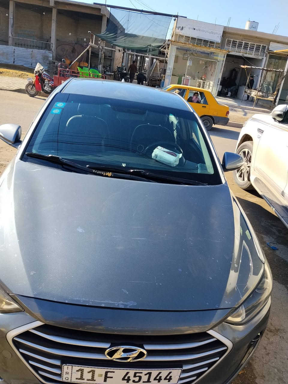 سلام عليكم انترا مديل 18 فول عده الفتحه محرك الف 600 كير مكينه مكفولات تبريد تخم تاير صدر خلفي امامي كفاله سياره حادثهه جاملغ امامي مبدل اصلي يم باب صدر يمنه بيهه بارد  باب خلفي وجاملغ كلير فقط لا معجون ولا بارد سياره احلى من صور  سعرهه 105 بغداد الحسينه سياره بسمي  ***********
