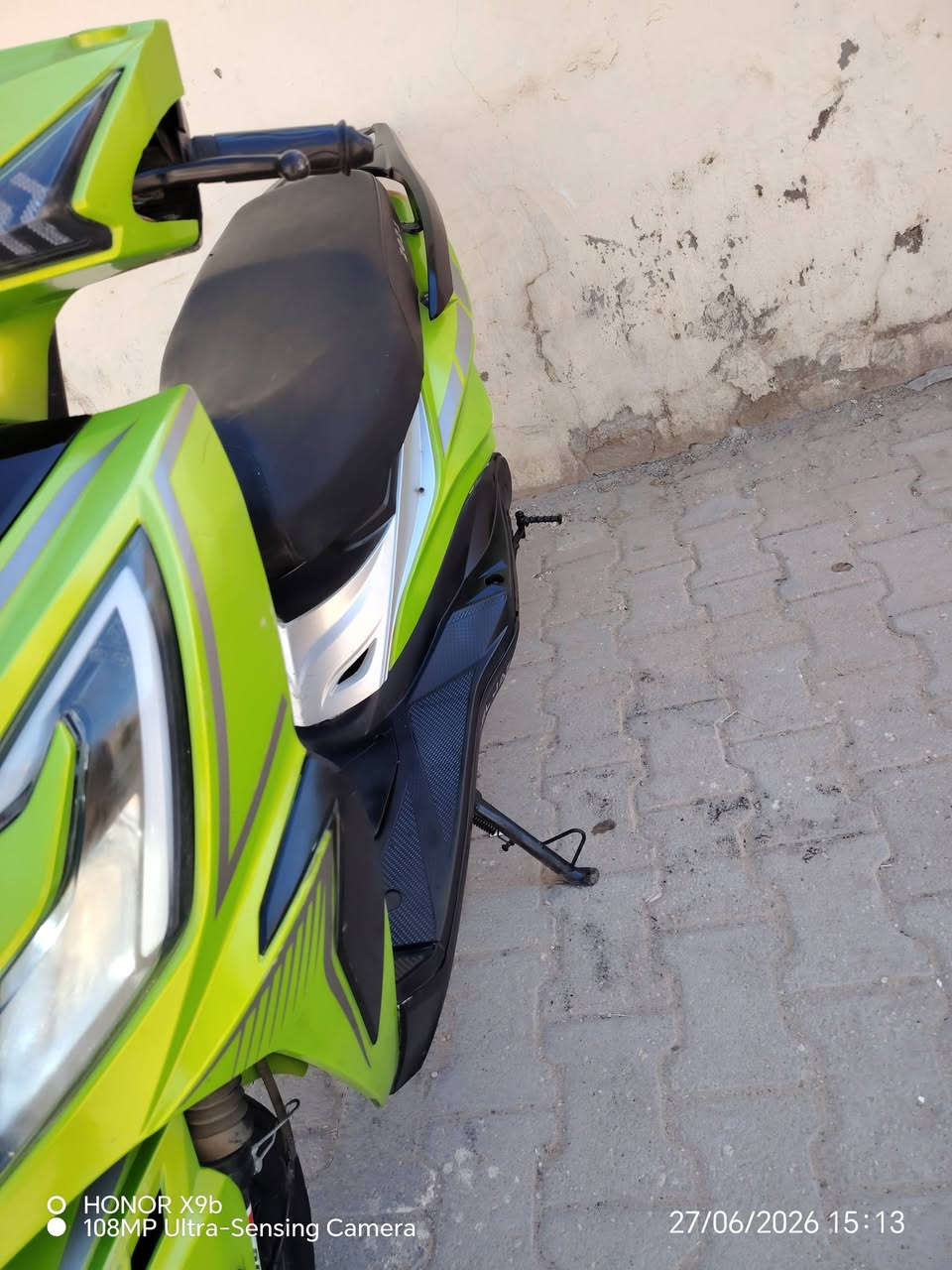 دراجه سكنس ياباني مكفوله برغي مامفتوح بيهه *********** سلف لايتات اشاير شلعه معدل نعومه عداد سرعة بانزين كامله من كلشي سعرهه 375 بيه مجال
