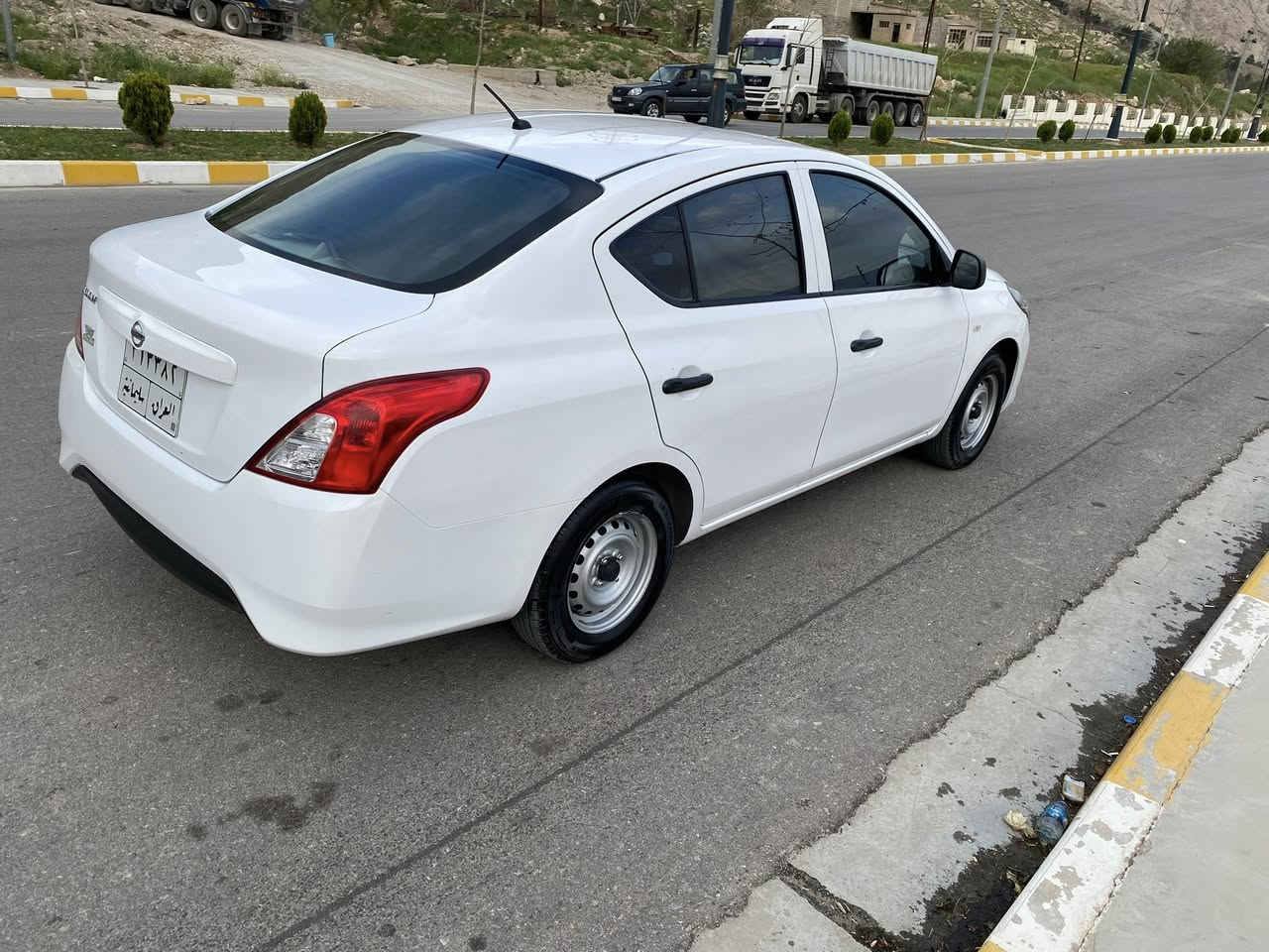 نیسان لاكشمیبای  مۆدێل ٢٠٢٠
گێڕ و مەكینە و تەبرید و هەموو شتێكی بە شەرت
نیو چەمەلەغی دواوەی بۆیاخە بێ ناو گرتن 
بەناوی خۆمەوەیە هیچ كێشەیەكی نیە
٩٨ هەزار ڕۆشتوە
ئەگەر مشتەریت تێل بكە
                                                         *********** 
                                                          ***********
