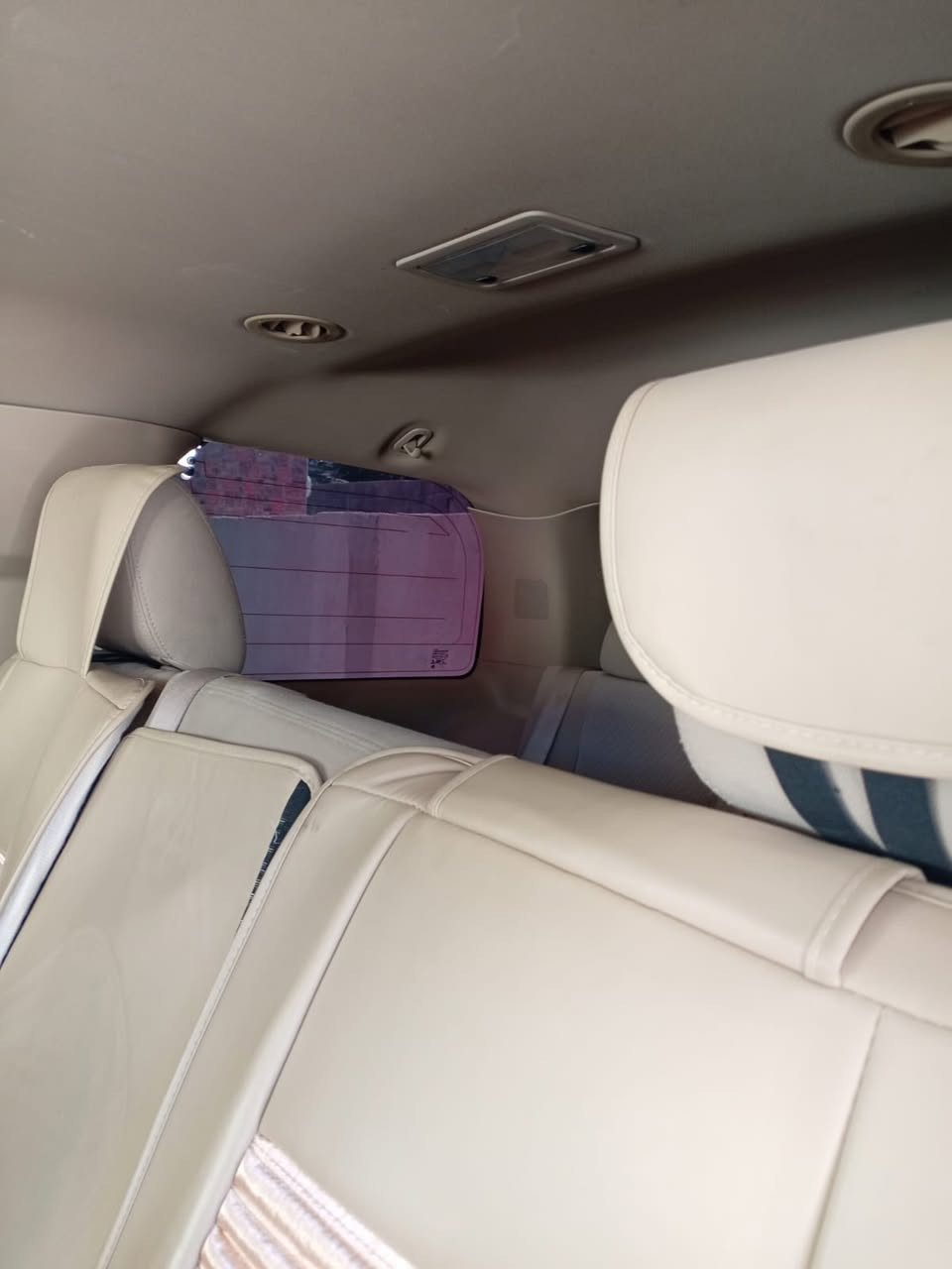 سياره نوع تاهو لبيع ادوات مكينه وكير وحداده وتخم تاير تبريد ثلج مكفوله من ضربه فقط جاملغ الخلفي بجهت سايق ضربه بصيطه مرجعه بارد ورشت صبغ موديل   2012 غرفته نضيفه شوف العين سعر110 وبيه مجال حك جيه مكلف بنشر هاذ رقم راعيه
(***********)مكاني بصره قضاء القرنه
