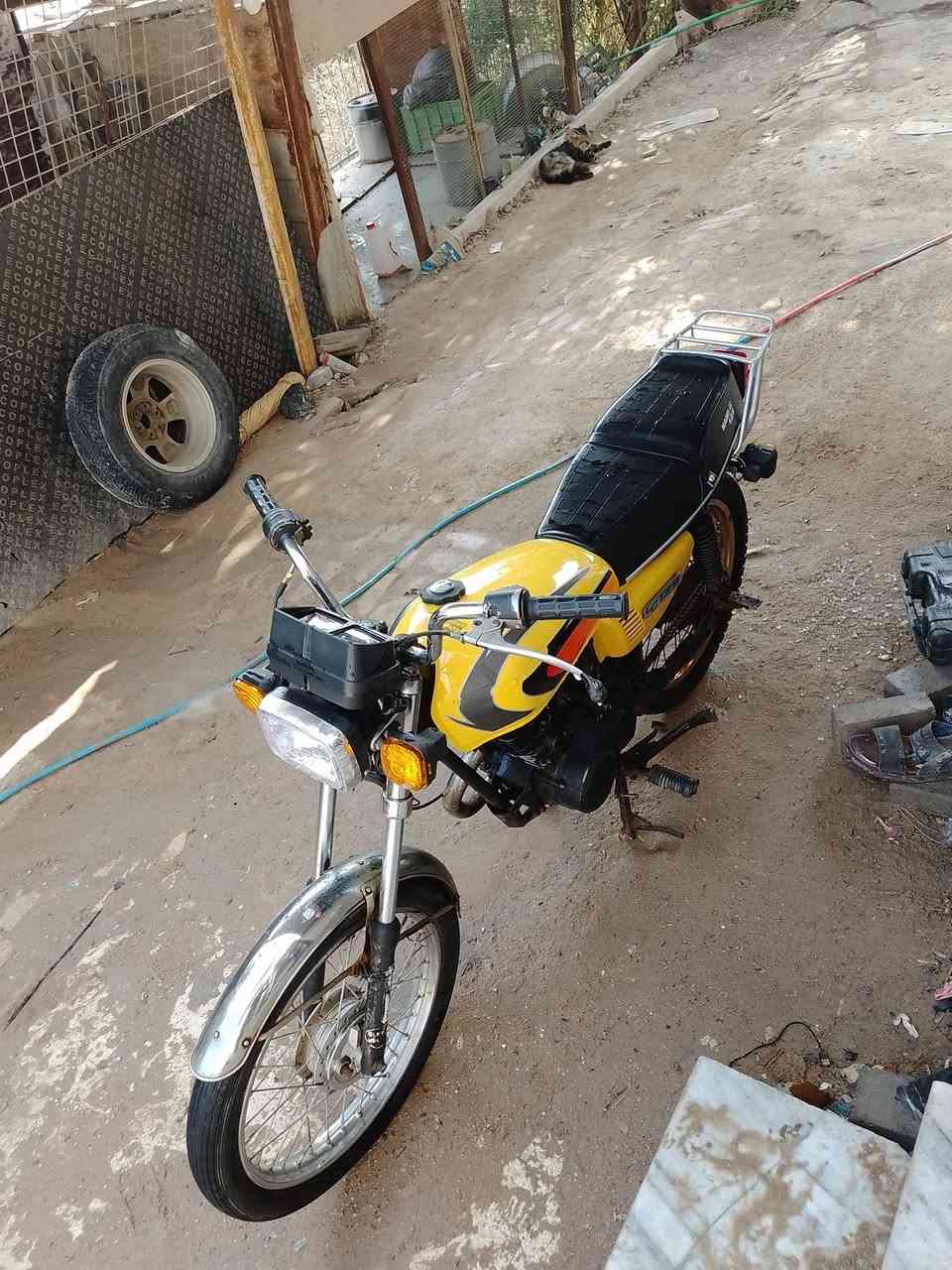 سلام عليكم دراجة ايراني نامه مكينه برفاز شلعه فول دراجة نكره كهربائيات من طول لطول دراجة مال شغل ومكينه مفتوحه فقط ولفات ادوات مكفوله من سرقه وعشائر سعرها 350 وبيعا مجال قليل ***********
