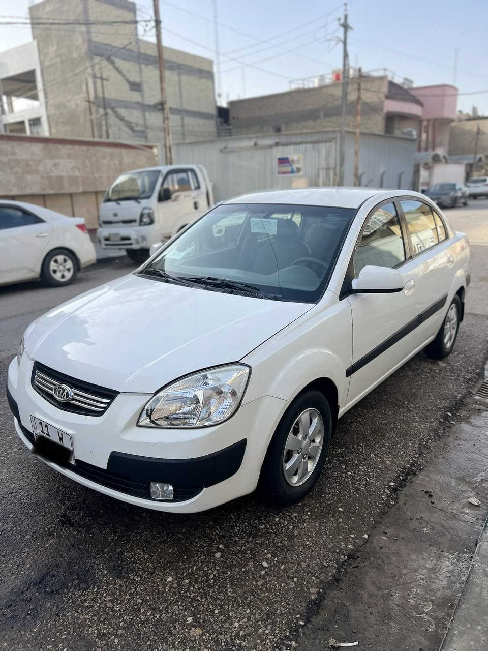 السلام عليكم
كيا ريو ٢٠٠٩ محرك ١٦٠٠ قطرتين خليجي رقم بغداد انلكيزي 
جاهزه السياره كير مكينه حداديه تخم تاير تبريد ثلج 
مكفوله كفاله عامه من صبغ او تبديل او فتح او بارد بيها فقط الدوار  الخلفيه صبغ بدون ضربه 
السعر ٨٨ وبيها مجال المكان النجف 
للاتصال ***********
