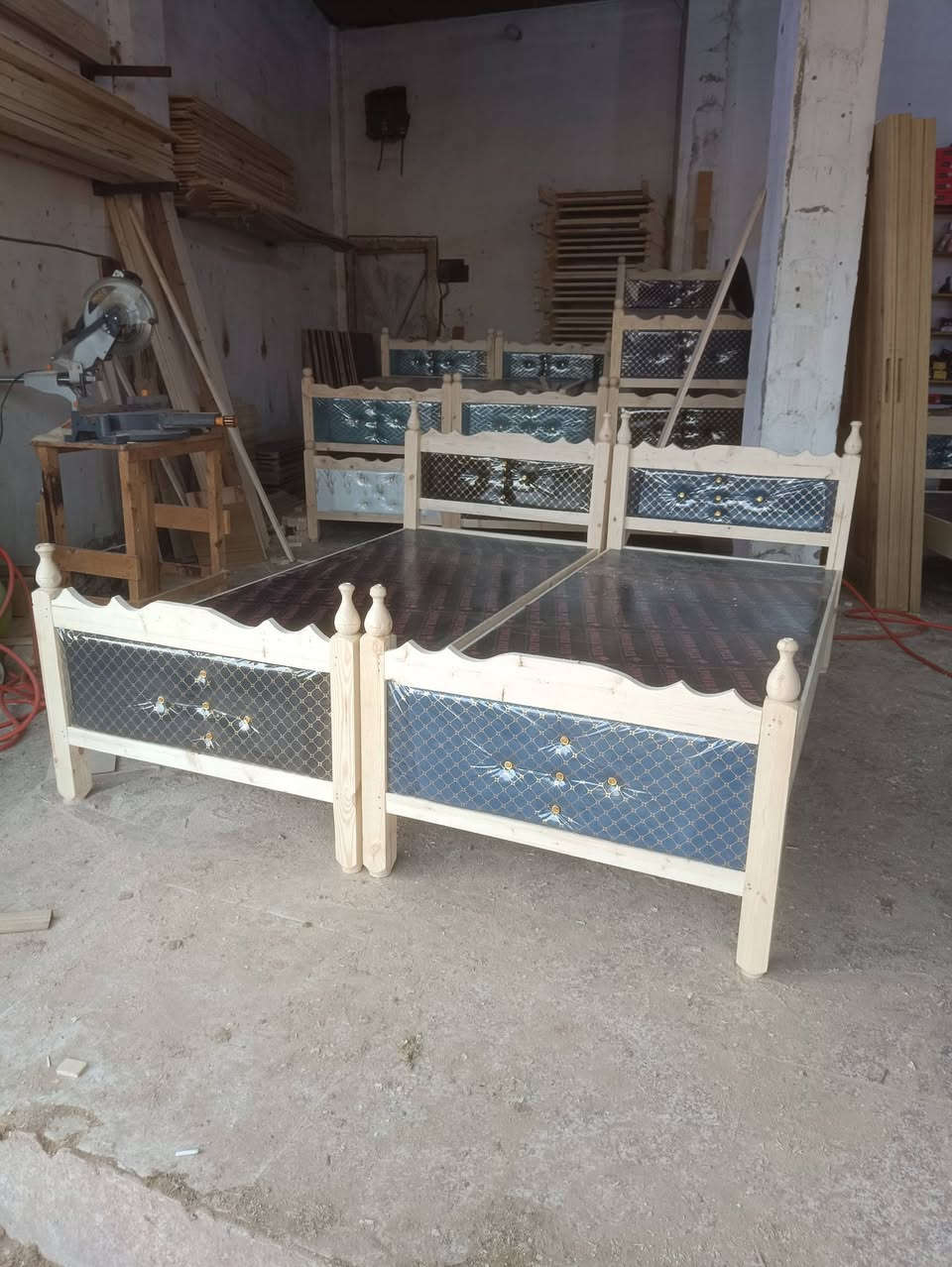 يوجد لدينا اسره خشب نفر ١بأشكال مختلفه الخالص حي الجنود ***********
