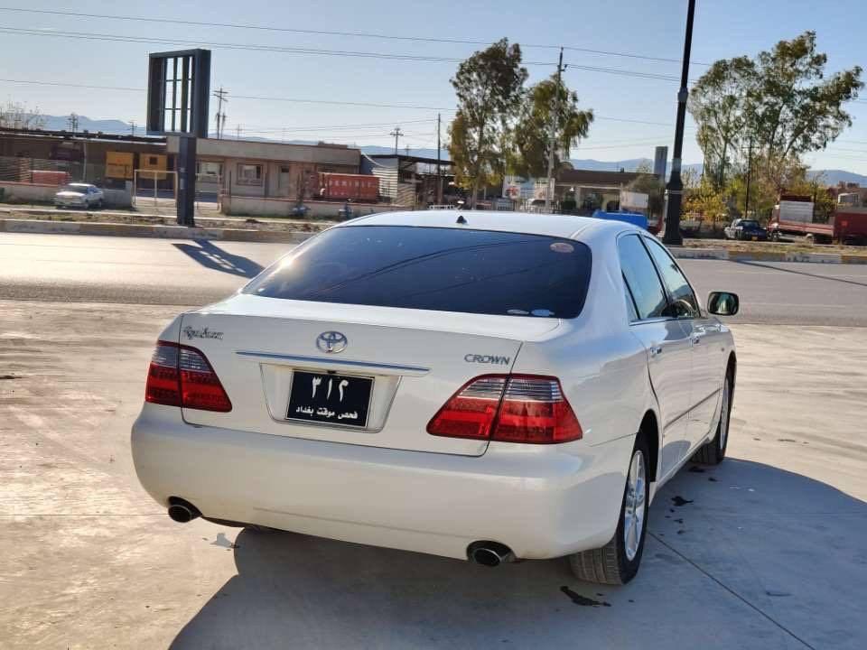 شاهینە  ڕۆیاڵ 2008بڕاوە بڕوە
ساج مەلەکی 3 دوگمە  پەردە 
لێدراو سەقف کەڤەر بەشەرت   
سەیارەکە لۆکەو دینار مەسرەفی تیا نیە 
ئاوێنە شەفتو لایت ناوچەی کوێر  
  118 هەزاری حەقیقی چوە 
چوار تایەو ویلی خاوێنی  لەژێرە  
 ساجەکانی بێ شکاوین  ڕۆنی گێڕو مەکینە گۆڕاوە 
ساردو گەرم بەشەرت  کونی گەرمی گیراوە 
موشتەری تێل بکە ئەتخەمە سەر چاوم گۆڕینەوە ناکەم 
قیستم نیە 
شوێن 
حاجیاوە ڕانیە ژمارە 0750 7018028
