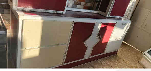 كاونتر قطعتين ارضي وملحق تسكام قياس 2 ونص تكم عمل درجه اولى السعر 225 وبيه مجال قليل العنوان محاويل ***********
