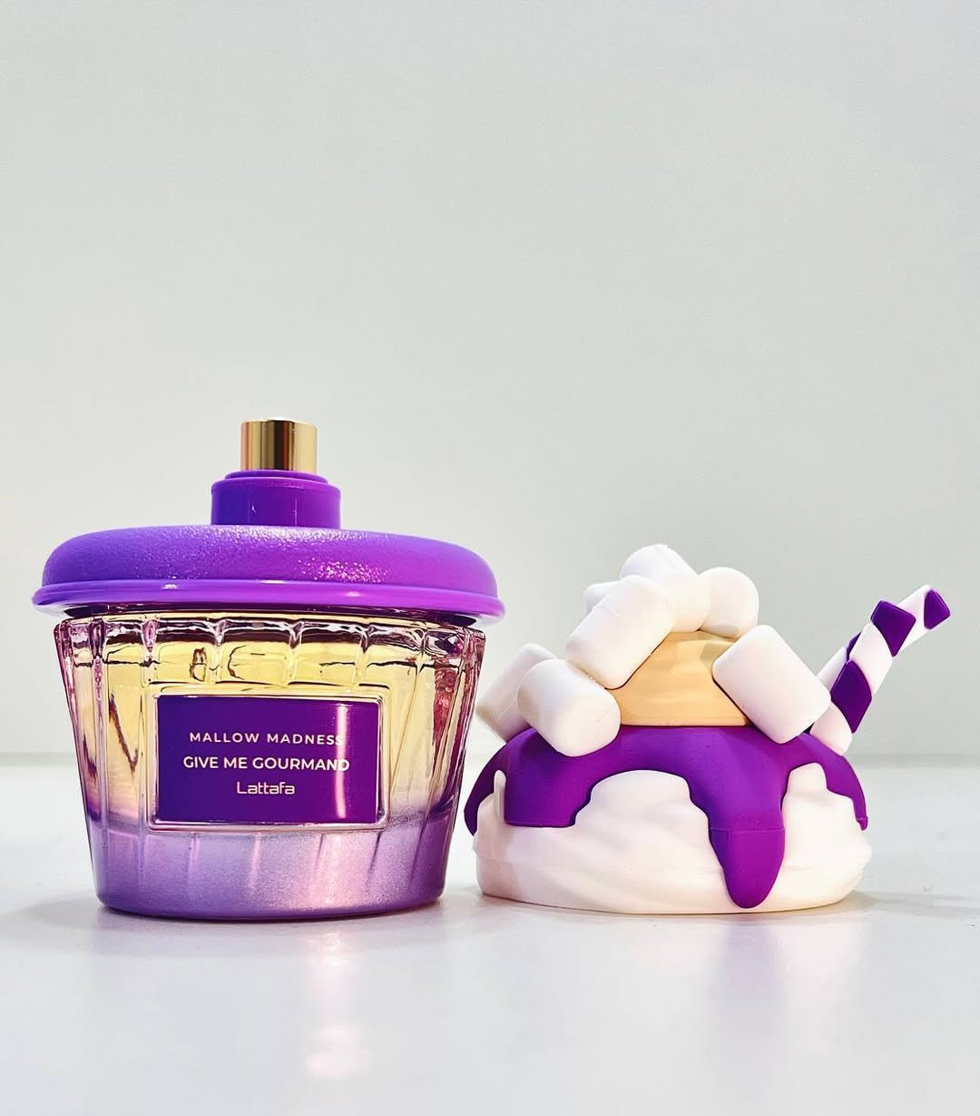 عطر مالو مادنس 🦄🍭 Mallow Madness 75ml ༺♡༻
المكونات العليا - مارشميلو رقيق، سكر ناعم، ولمسة من الحلاوة الخفيفة، مما يخلق افتتاحية خفيفة تشبه السحاب.
المكونات الوسطى - فانيليا كريمية، حلاوة مخفوقة، وزهور رقيقة، تضيف الدفء وعمقًا ناعمًا بنكهة الجورماند.
المكونات الأساسية - العنبر، المسك، وحبوب التونكا، مما يمنح العطر دفئًا يدوم طويلًا ونهاية حلوة ومريحة.
يدوم 6-8 ساعات ويبقى فترة اطول على الملابـس ✨
توصيل لجميع محافظات العراق 📦
للطلب ارسال رسالة في خاص📩
#explore
#explorepage
#fyp


**إذا كنت صاحب هذا الإعلان وتريد حذفه لأي سبب، رجاءا أرسل رسالة إلى الدعم الفني**
