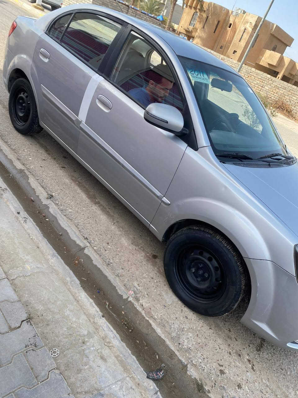 كيا ريو ادوات موديل 2011 جديده كارتون السعر ٣٧ وبيها مجال ***********
