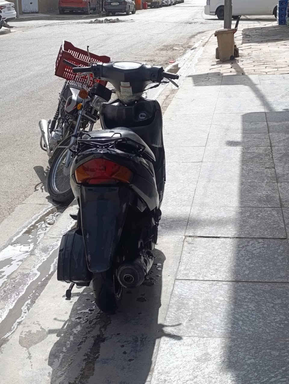 السلام عليكم دراجة ادرس ياباني للبيع دراجة مكينتها لاطشة كلشي شغل بيها دراجة نضيفة و حلوة ابيعها كوم حديد على وضعها عنوني بغداد الجديدة قرب مطعم الدرويش عارضها 200 و بيها مجال 

***********
