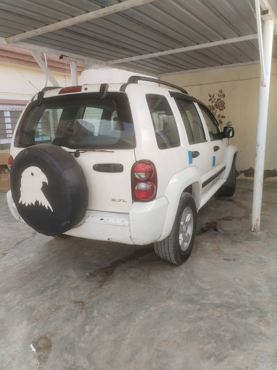 سياره جيب لبرتي 2006  رقم دولي سعر  70 ورقه بسمي ورقه بانزين ويا مكان طوز خرماتو ***********
