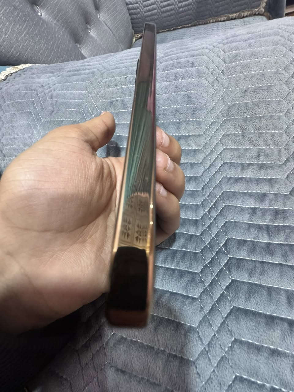 التفاصيل كامله يعني ميحتاج تسأل بعد 
� للبيع HONOR X9d – استخدام قليل جدًا

جهاز نظيف مثل الجديد، استخدام شخصي وخفيف، بدون أعطال أو صيانة ✔️

🔴 المواصفات الكاملة:

📷 الكاميرا
• كاميرا رئيسية 108MP + OIS تثبيت بصري
• نظام MATRIX AI Vision Camera ذكاء اصطناعي للتصوير

⚙️ الأداء
• معالج Snapdragon 6 Gen 4 سريع ومستقر
• تقنية GPU Turbo لتحسين أداء الألعاب

🧠 الذاكرة
• 12GB RAM
• + تقنية HONOR RAM Turbo لزيادة السلاسة

💾 التخزين
• سعة داخلية 256GB

📱 الشاشة
• شاشة كبيرة بدقة 2640×1200
• تقنيات حماية العين من HONOR

🔋 البطارية
• بطارية ضخمة 8300mAh تدوم يومين استخدام

🖥 النظام
• MagicOS 9

✨ الشكل أنيق واللون مميز
🧼 محافظ عليه جدًا
🔌 كلشي يشتغل 100%

مناسب للتصوير، الدراسة، السوشيال، وحتى الألعاب 
�
السعر اتصل على هذا الرقم علماً مكلف بالنشر
***********
