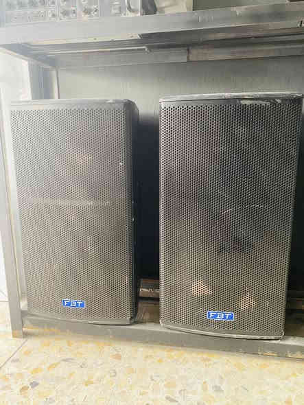 سبيكرات FBT 15 انج العدد..اربع ازواج 

سبكرات GBL 12انج العدد.. زوجين

سبيكرات GBL 15 انج العدد..زوج

اجهزه DYNACORD 1600 العدد ..ثنين 
واحد عاطل بي البور ويشتغل فقط اخرس 
والثاني شغال بي العتله بصف الشاشه مكسوره 

الاسعار خاص والاستفسار ***********..المكان السماوه
