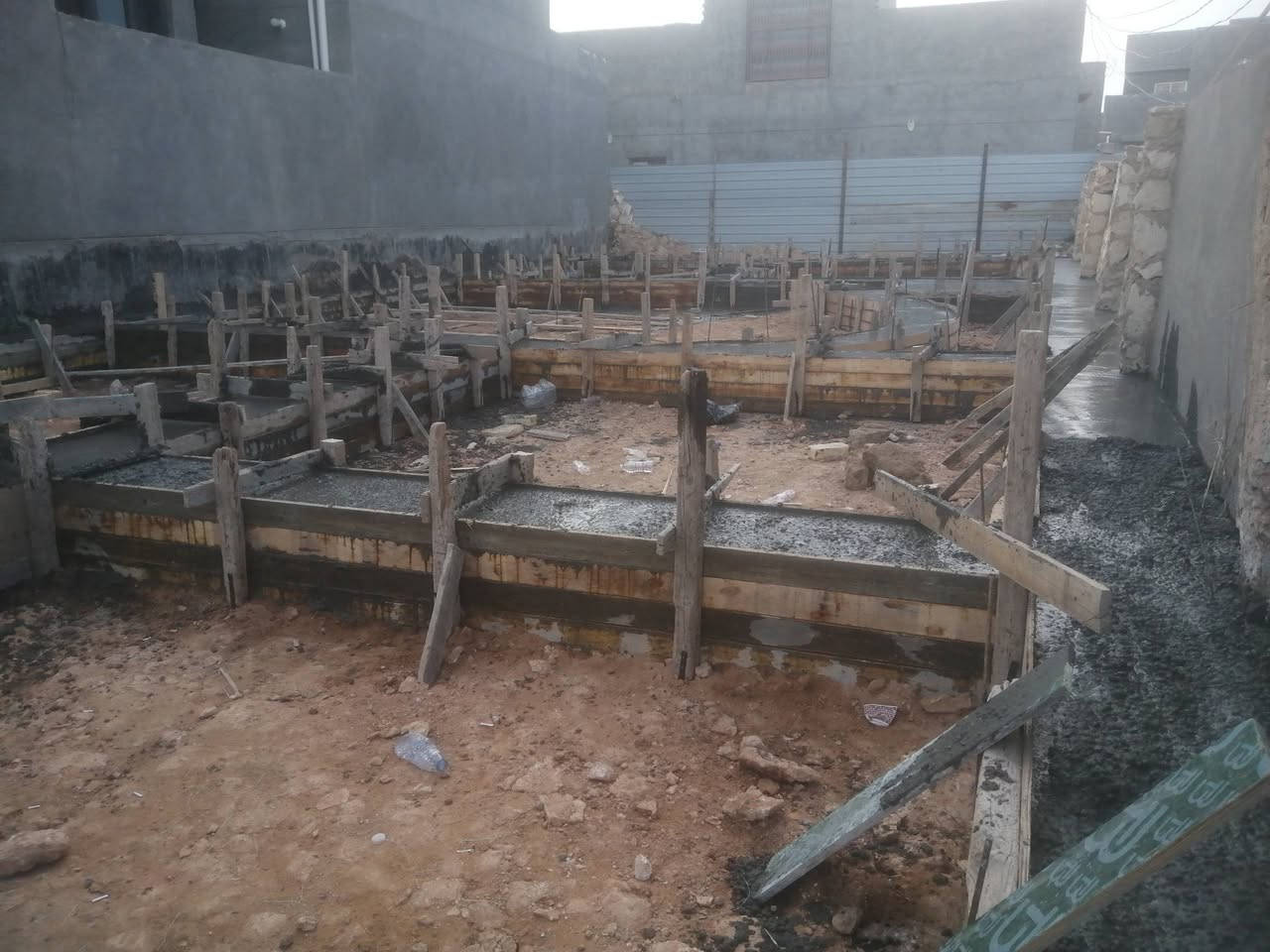 السلام عليكم  جزه من عملي نجاره وتسليح وصب درجة أولى  ***********
