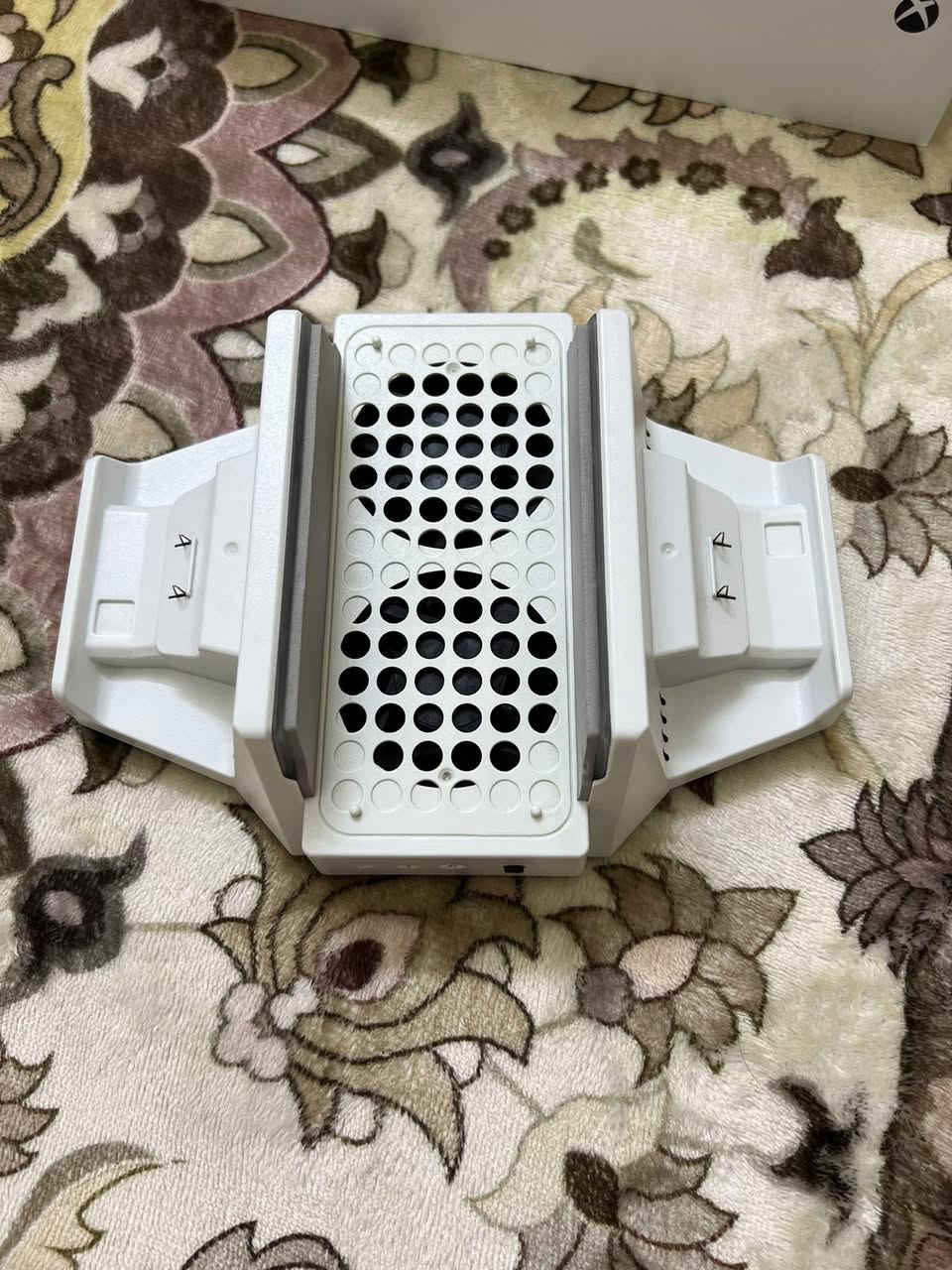 السلام عليكم اكس بوكس سيرس اس  كامل ملحقات وHDMI الأصلي مال جهاز ذاكره 512 جديد لوك ستيكر مامفتوح ولا مصلح نضافه 99 وجوستك مال الجهاز زر RB يعلك ووراها يرجع طبيعي +وفان تبريد يبرد الجهاز ويشحن الجوستك وبطاريه قابله للشحن ايضا مشتريه وجوستك ثانيه اشتريته قبل يومين ب 60اصليه 

سعر الجهاز 385 وبي مجال حك الجيه

سبب البيع : طالب سادس مامتفرغ اله 

مكاني بغداد مدينه الصدر شارع الفلاح قطاع 7

 للاستفسار واتساب فقط : 

+964 770 889 1885
