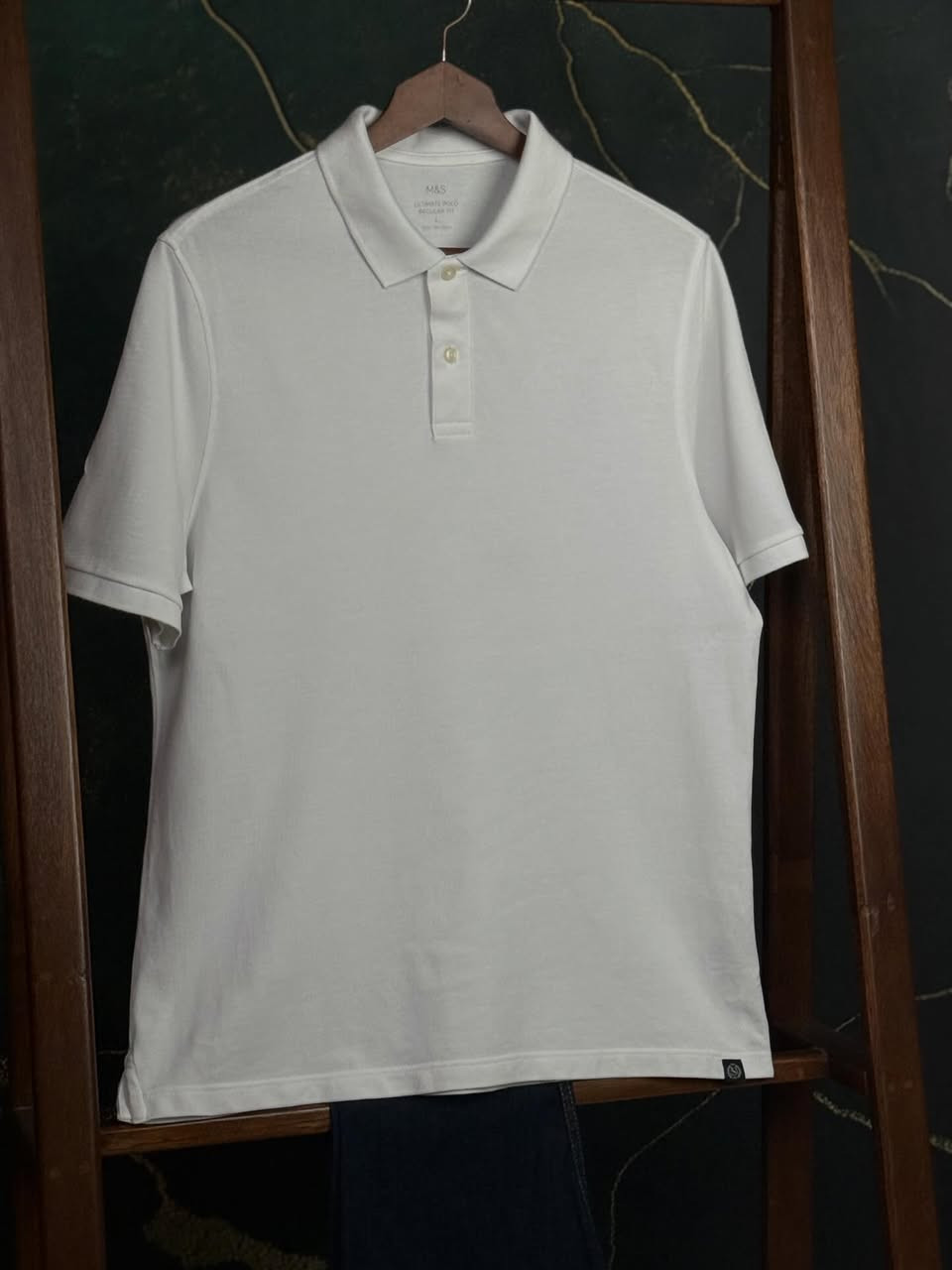 M & S 
تيشيرت ياخة من الماركة الانكليزية ماركس اند سبينسر 
لون ابيض ناصع 
ستايل انيق مناسب للاستخدام اليومي 
خامة قطنية قابلة للتنفس 
قالب Regular Fit
بلد الصنع : بنغلادش 
القياس : L
عرض الصدر : 55 سم 
توصيل مجاني داخل بغداد وباقي محافظات العراق 🚚


**إذا كنت صاحب هذا الإعلان وتريد حذفه لأي سبب، رجاءا أرسل رسالة إلى الدعم الفني**