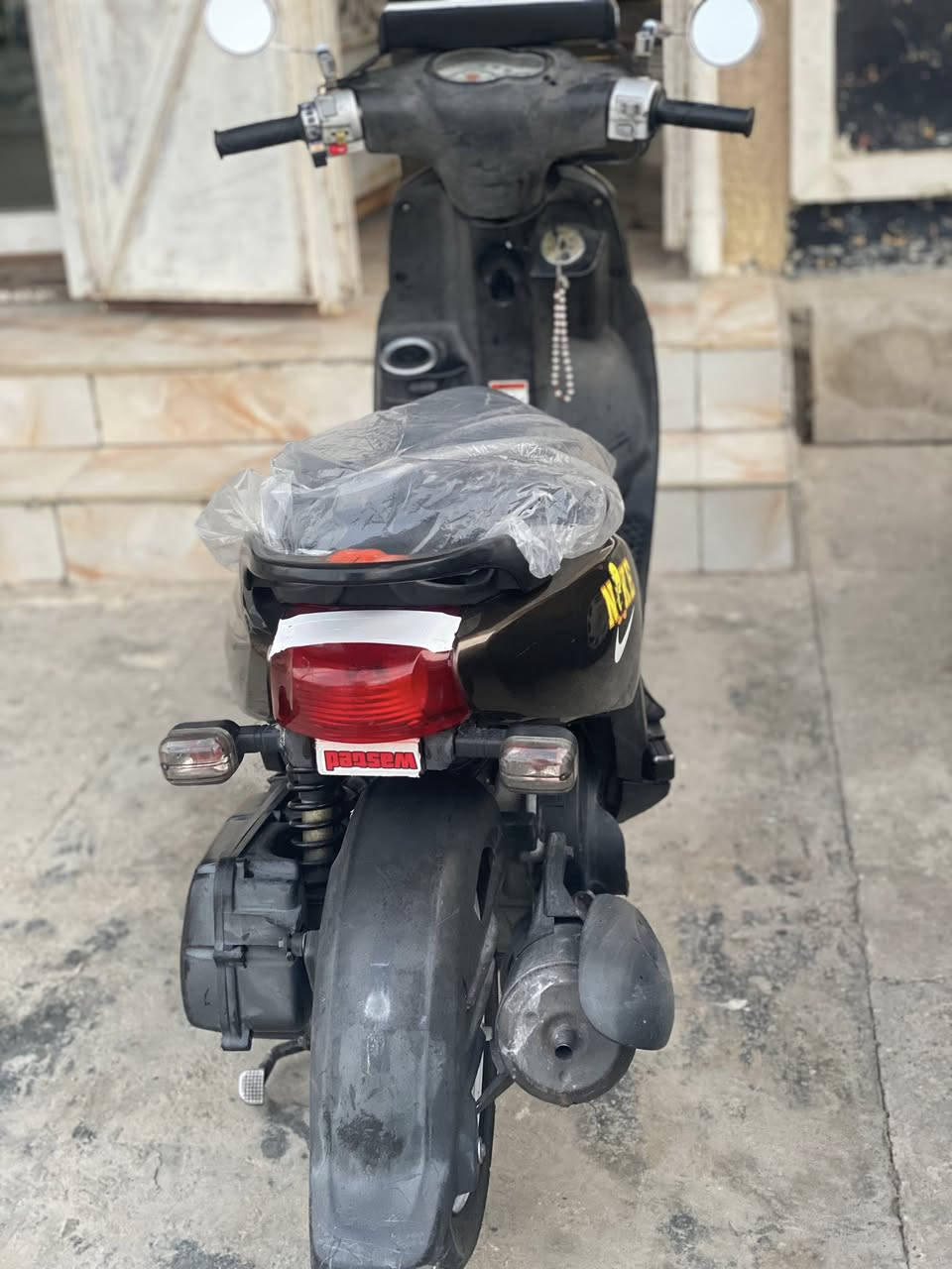 السلام عليكم دراجه فله للبيع الدراجه كفاله عامه مالرمبه الدراجه خير من الله مابيها نقص اي نقص ترجع اوراق وكمرك كامل الدراجه ممفتوحه كهربائيات كلها شغاله شوكت متجيها نكره سلف صبح ليل  مكان ديالى بعقوبه التحرير الفلكه الاخيره سعر 900وبيها مجال للطيبين الرقم***********
