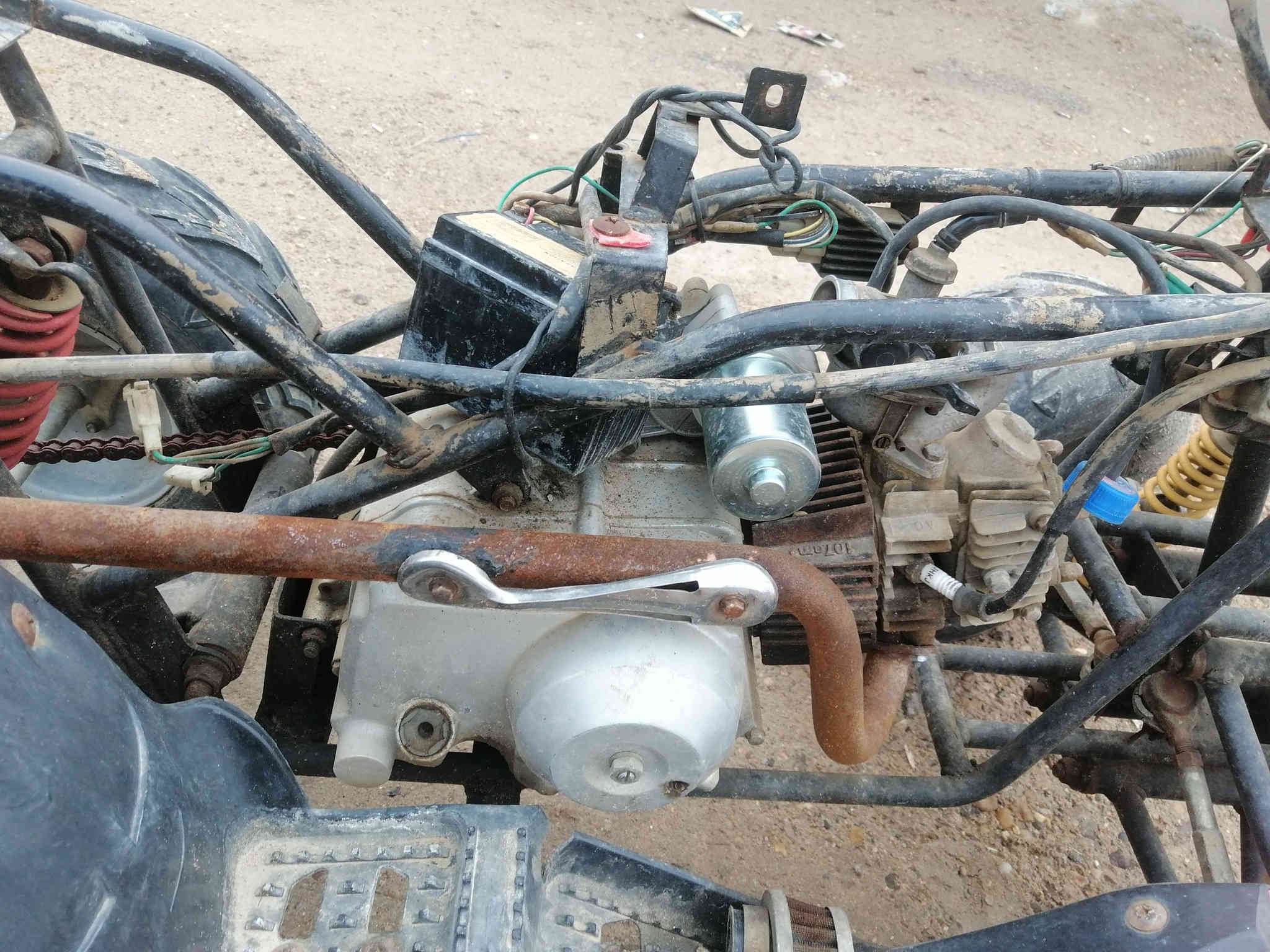 السلام عليكم شبباب دراجه رباعيه حجم الوصط بدون كفرات دراجه متروكه صار هواي بس نكره صلف شغاله كلشي مابيها نقصها باتري وبريك خلفي بس تفيدك تعال خاص او اتصل السعر100الف او مراوس بتلفون. المكان فلوجه قريه المختار ***********
