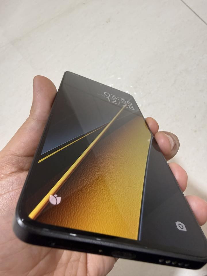 بوكو أكس 6 برو  …  ذاكرة 512 و رام  12  و يدعم 120 فريم ببجي نضيف و مكفول من الضرر و التصليح  .. وياه كارتونة و شاحنة الأصلية (  السعر  300 ألف )
 مكاني .. حلة حي نادر  - رقمي ***********  
أتصال و واتساب و ماسنجر عندي
