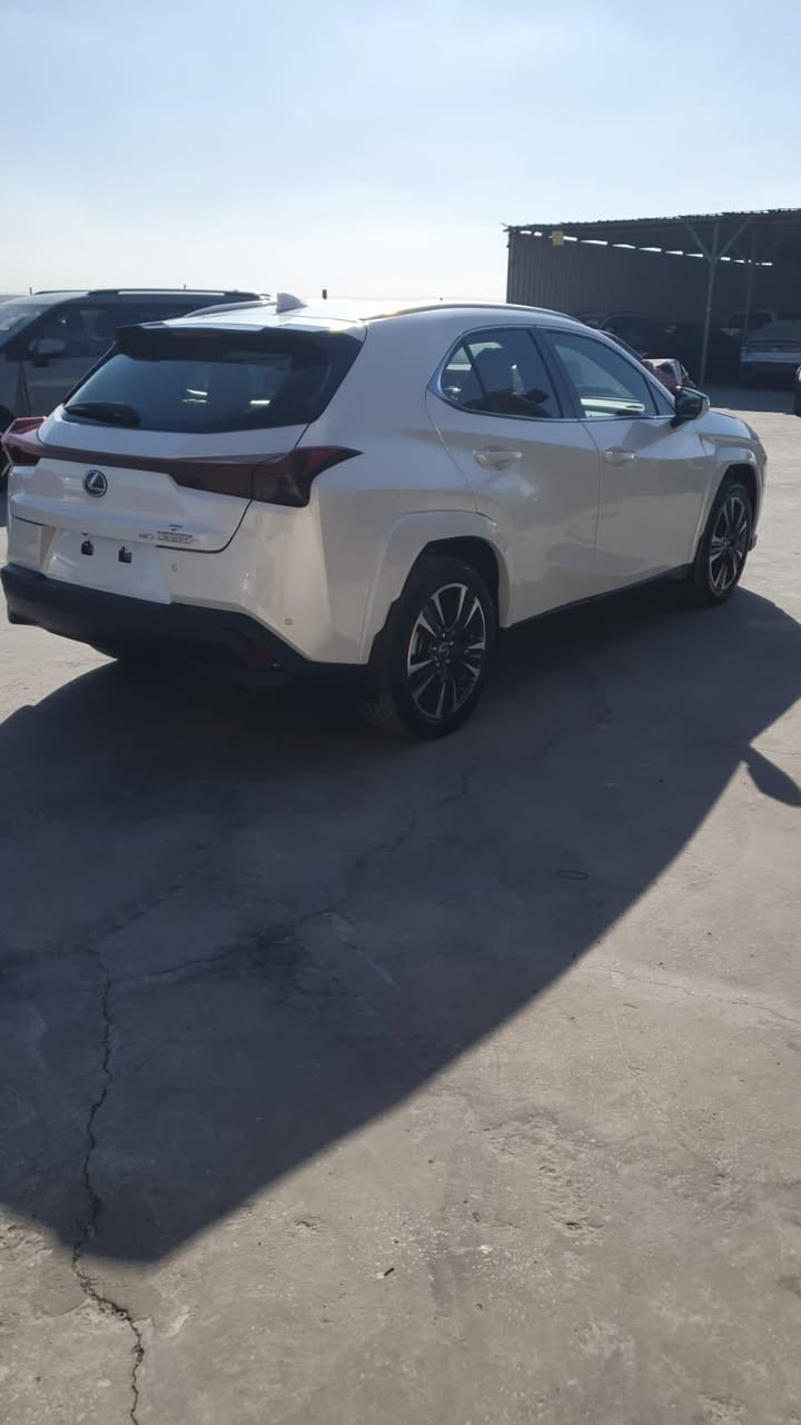 السلام عليكم ..
ترهم للشهداء لان كمركها غالي وترهم حره 
لكزز  UX 250 هايبرد موديل 2024
لون ابيض وداخل خمري مميز جدا واعلى فئه
السياره بالحره / الاردن ومصلح درجه ممتازه ومكفوله من اي صبغ او شاصي او لغد وكير ومحرك او تصليح سابق 
ضرر السيارة بسيط جدا كما موضح بالصور ورقم الشاصي 
السعر بالحره مصلح جاهز ١٧٨ ورقه 
السعر كامل في بغداد ومرقم اربيل ٢١٧ ورقه 
 ***********
