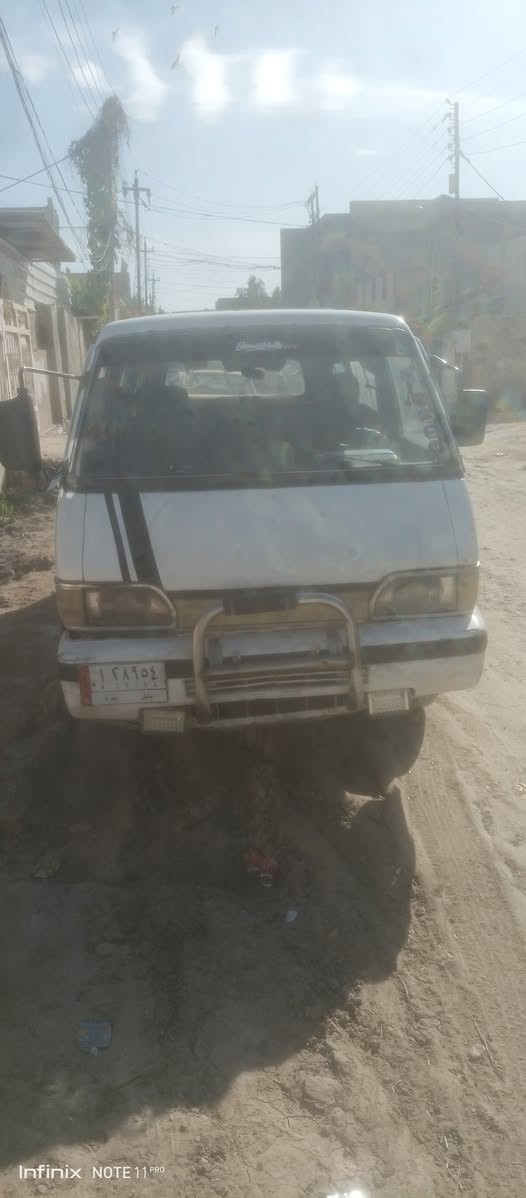 السلام عليكم 

كيا بستا 92 مكينه قبل شهر تجفيت جديد كير البارحة شديته اكسل جديد داخل جديد كشره حلو رقم بابل هيئه ما مسجله وعليه مرور بل 200 وره المشتري مالكه موجود تريد تحويل تريد وكاله السياره كله جديده ربع مذب عليه كبل للشارع مكاني بابل شارع 60  
          رايده 28 وبيه مجال

***********
