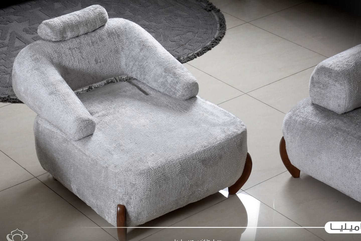 أطقم جلوس مودرن متكونة من 10 مقعد 
اكثر من ١٣ موديل داخل البوست بعدة الوان 
الاسعار تبدأ من ٩٥٠ الف فما فوق 
العنوان بغداد بسماية مجاور المستشفى اللبناني 
*********** نقد وبالتقسيط مصرف الرافدين 
لمدة ١٠ اشهر
