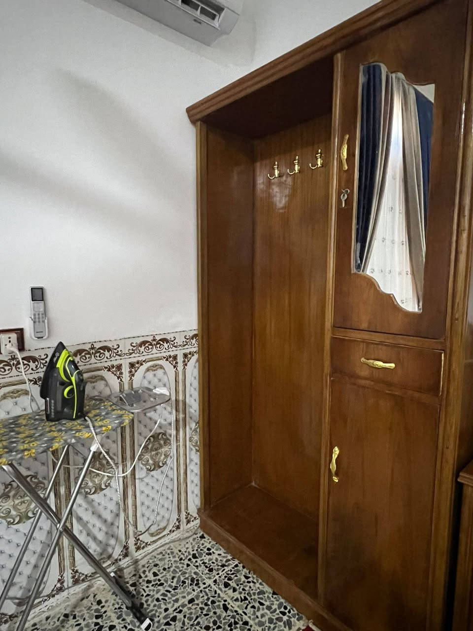 غرفه للبيع صاج عراقي كلش نضيفه استخدام قليل
***********
ب ٩٠٠
