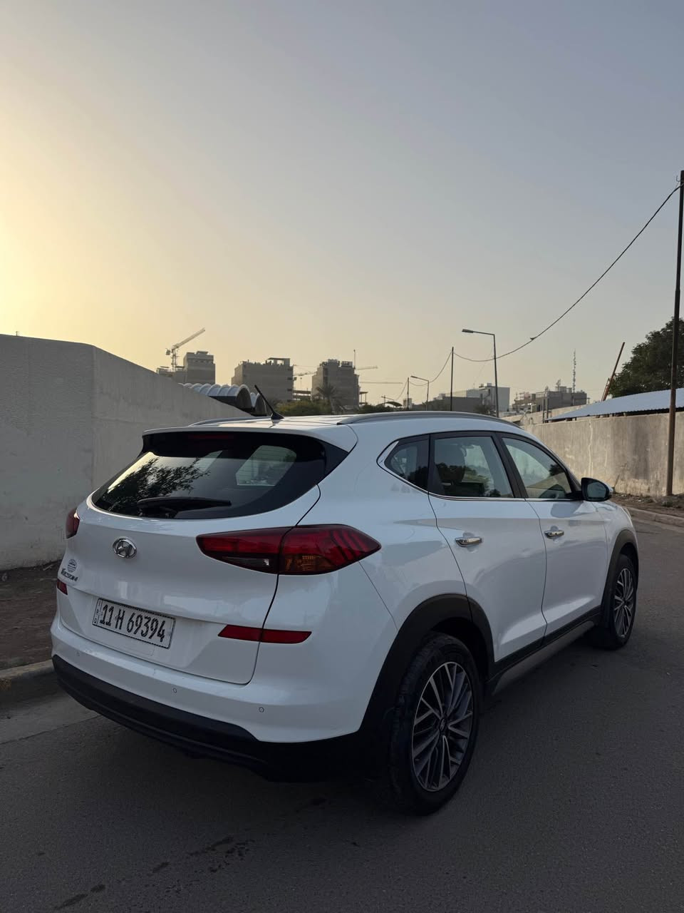 هونداي توسان 2020 خليجية مكفولة 
السعر ١٩٥ وبيها مجال بسيط 
رقمها بغداد باسمي وكلشي جديد 
محرك وكير وصدر نضيفات جدا 
تخم تايرات وباتري جدد 
تبريد قطعتين شغال ثلج + تدفئة 
مكفولة بدون قطرة صبغ حتى الدعاميات 
فقط مكانين بارد صغار جدا على كد إصبعين 
 بصمة - شاشة - كامرة - جام اوتو -حساسات - اشاير بالمري وشفط - تشغيل وفتح بصمة 
فول تحكم ستيرن - وكشنات كهرباء . 
مكاني بغداد المنصور للأستفسار
***********
***********
م . إبراهيم بغداد, العراق
