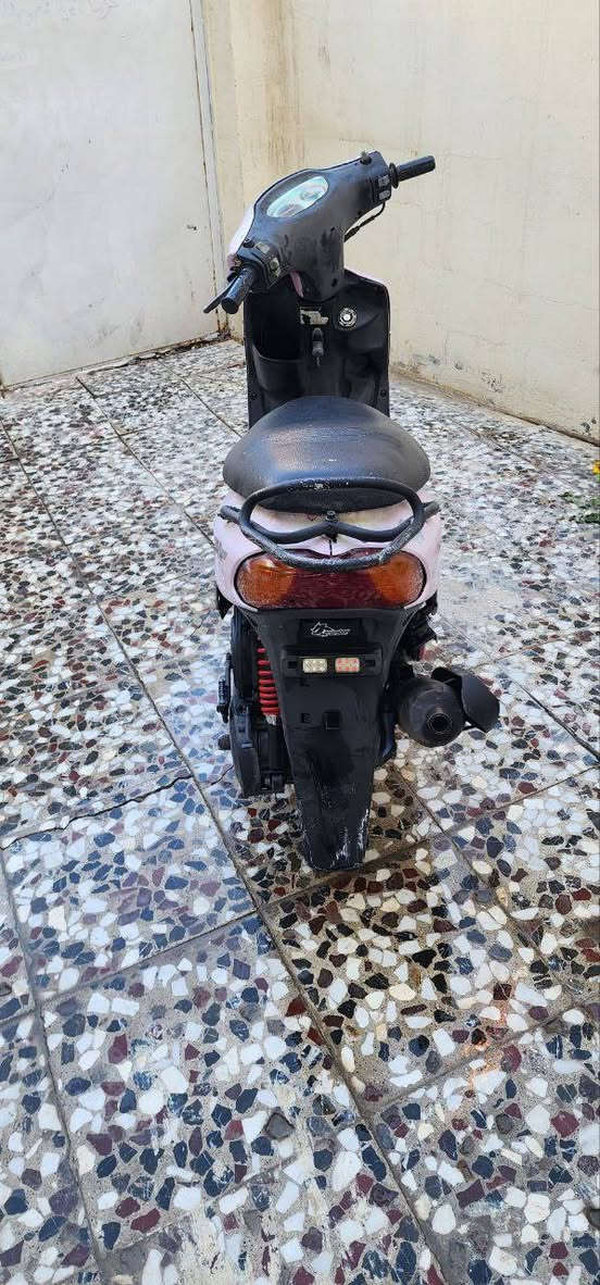 دراجه ماكس قجمه للبيع الدراجه كامله  بس سلف متشتغل نقصه باتري +الصالنصه البلاد موجوده اذا تريد ال fmاو البلاد بكيفك مكينه ممفتوحه بلاد
المكان بغداد الحريه 
الرقم:***********
السعر 300قفل
