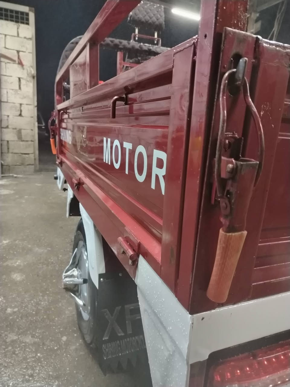 سلام عليكم عندي هاي الستوته فحل عالي قلاب شاخوان 2021 بليته ومنفيس وكمرك كامل شرط الترقيم مكينه 2024 ستوته مكفولة كفاله عامه تخم تاير جوبلس جدد ستوته حلوه واحله من الصور شراي خابرني وتدلل السعر مناسب ومراوس هم يرهم حسب القناعه ***********
