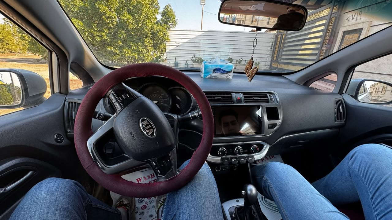 السلام عليكم كيا ريو موديل 15 
 ماشية 71 محرك 1600
رقم بغداد وراد امريكي حادثة فقط الصندوك الخلفي والباقي مكفول تخم تاير جديد وتبريد جديد سيارة جاهزة من اي نقص سعرها 78 ورقة رقم الهاتف 
***********
