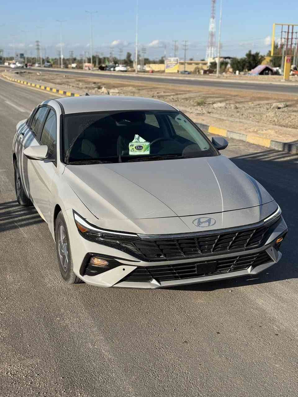 السلام عليكم 

2024 HYUNDAI ELANTRA
دخول جديد بدون رقم حادثها كما موضح في المنشور ماشية 14 الف 
مواصفاتها 
نضام تحديد مسار 
كشن حراري 
شاشة كبير 
رادار امامي خلفي 
سعرها 145 وبيهه مجال 
هـ ***********
مكاني بابل / الحلة
