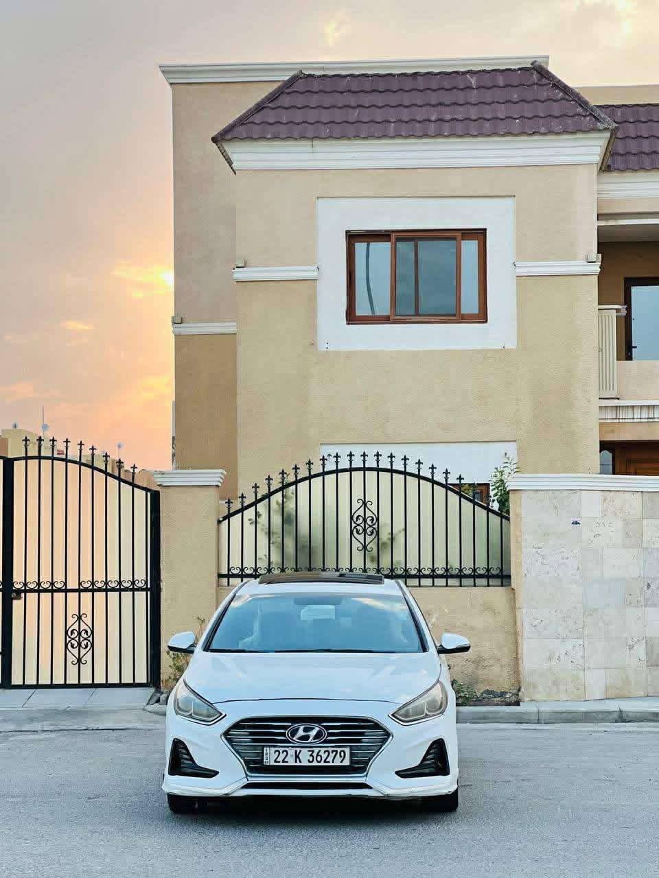 السلام عليكم
سوناتا رقم اربيل الدولي
(سبورت)SPORT فول مواصفات 1/1
موديل 2018
المواصفات 
فتحة
بصمه 
رادار جانبي
حساسات خلفية
ستيرن رياضي حرف D 
شفتات ستيرن 
كيجات سرعة رياضية 
كشنات جلد 
كشنات كهرباء 
كشنات تدفئه 
نظام سبورت 
نظام ايكو 
صاجات 
شاشة 
كامرة دواه
لايت زنون عالي + ناصي 
دبل كزوز 
مكينة 4 سلندر 
 GDI 2400 
سستم صوت سماعات 
تحكم ستيرن جهتين 
ترحيب جنطة عند الاقتراب 
اشاير بالمري 
نيكلات  
الحادث جاملغ امامي جه السكن صبغ والبنيد ربع منه 
وبيها تكشير بجنطه بسيط فقط
ملاحظة السياره كامله من كلشي من تايرات من حدادية من تبريد 
السعر :130وبيها مجال
مكان السيارة الديوانيه
للاستفسار ‏‪***********‬‏
