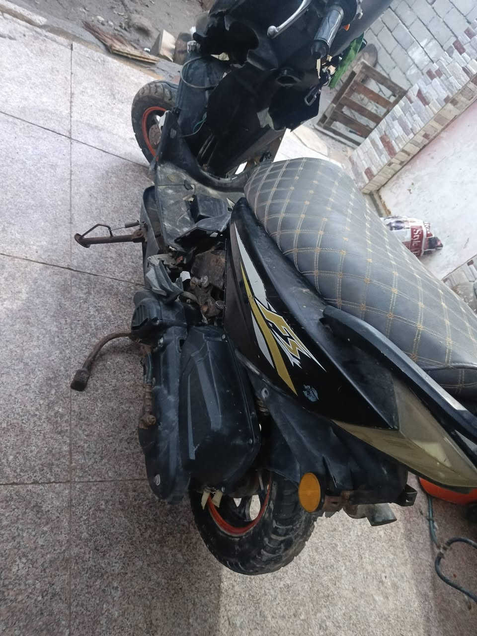 إخوان الدراجه عاطله حاليا بصره قضاء المدينة السعر ٦٠ الف الاتصال على الرقم ***********
