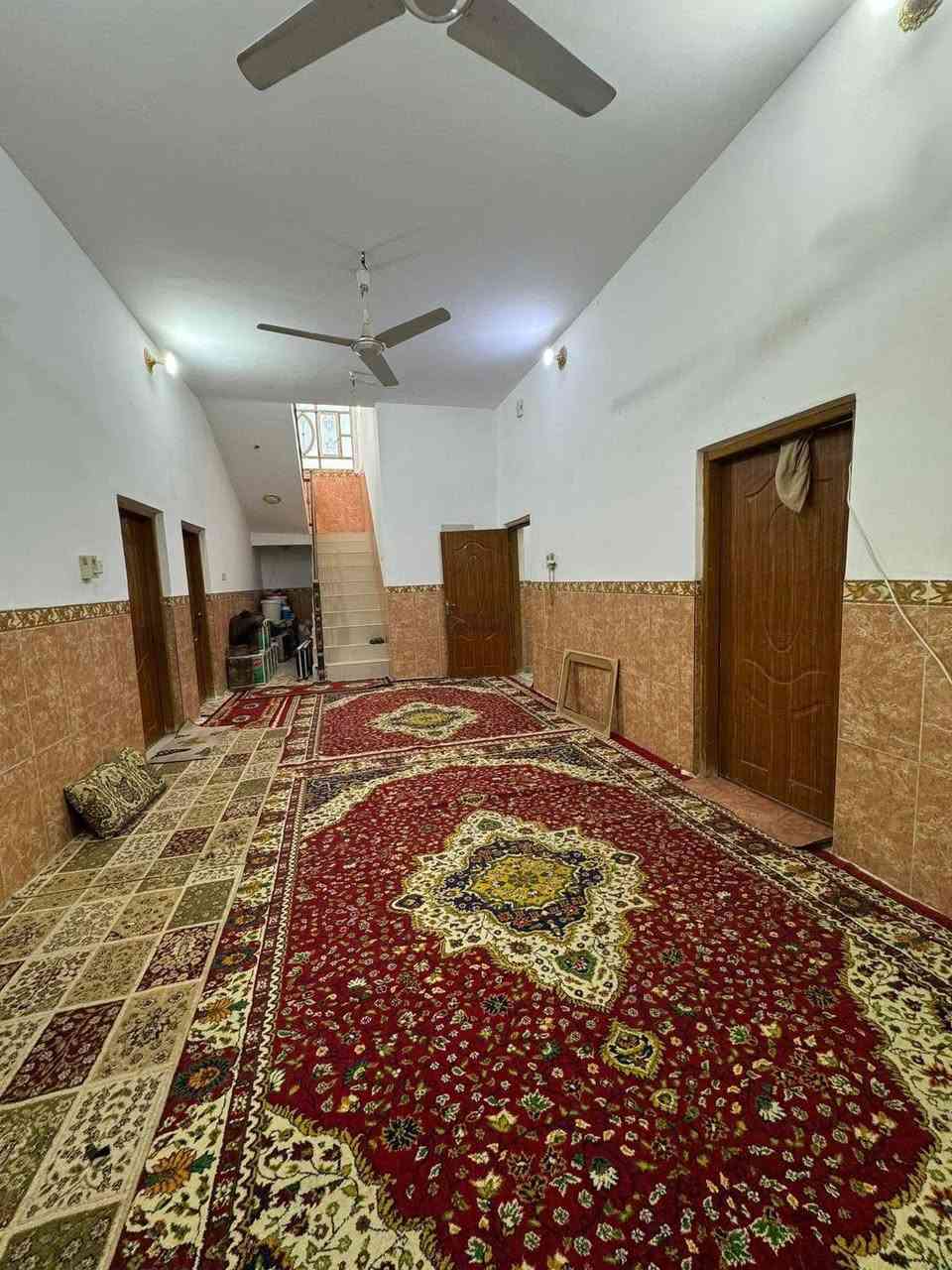 سلام عليكم ورحمة الله وبركاته يوجد بيت للبيع مساحه البيت 250م مع قطع 750م بناء طابوك سقف عكادهه سطح شتايكر زراعي يقع بين سوق الشيوخ والفظليه قرب صوره سيد جاسم الاستفسار على هذا الرقم ***********
