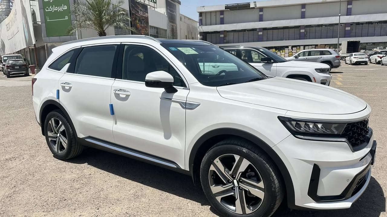 بسم الله الرحمن الرحيم 
سلام عليكم سياره سورنتو  22نظافة ألزيرو  بغداد مشروع وطني تحويل مباشر 
ماشيه 39 الف قابله للزياده 
 نايلون الشركه ولزكاتها والفابلون    السياره مكفوله كفاله عامه 
تفاصيل
جي بي أس نفكيشن                                         حجم المحرك 3500 6 سلندر
كير ماوس/
مفتاح التشغيل بصمة                          
تشغيل عن بعد/
هند بريك بصمه 
فتح الصندوق كهرباء وفتح ذكي عند الاقتراب/  ‏AIRBAG عدد 2
دشبول الوان/قبضات ابواب المنيوم.                           
حجم الاطارات 235/55R19
لايت عدسات مو لمبه + LED    اناره داخليه لد زنون/كشافات زينون                                      
بك لايت LED/مقود جلد 
شفتات مقود/مثبت سرعة/المودات والاوامر الصوتية/فحص نظام السيارة
عدد المقاعد 7/مقاعد الاماميه كهرباء                            
بردات خلفيه/                                    حساسات امامية/حساسات خلفية  
تبريد شاشة/
٣قطع تبريد/نقطة نزول منحدرات.                            
نظام مانع تزحلق/
‏ABS
شاحن موبايل واير لس                          
اشاير بالمري والمري قابلة للطي 
مخرج AUX
مخرج USB
‏BIuetooth
مخرج منفذ الطاقة عدد 3                     
عدد حاملات اكواب 8
تطعيم الدواخل اسود لماع
درايف مود 
‏( comfort - eco- sport - smart)
 السياره مكفوله كفاله عامه 
عدة رصعة بلجاملغ الخلفي
السعر 290
للأستفسار
‏‎‏‎***********
