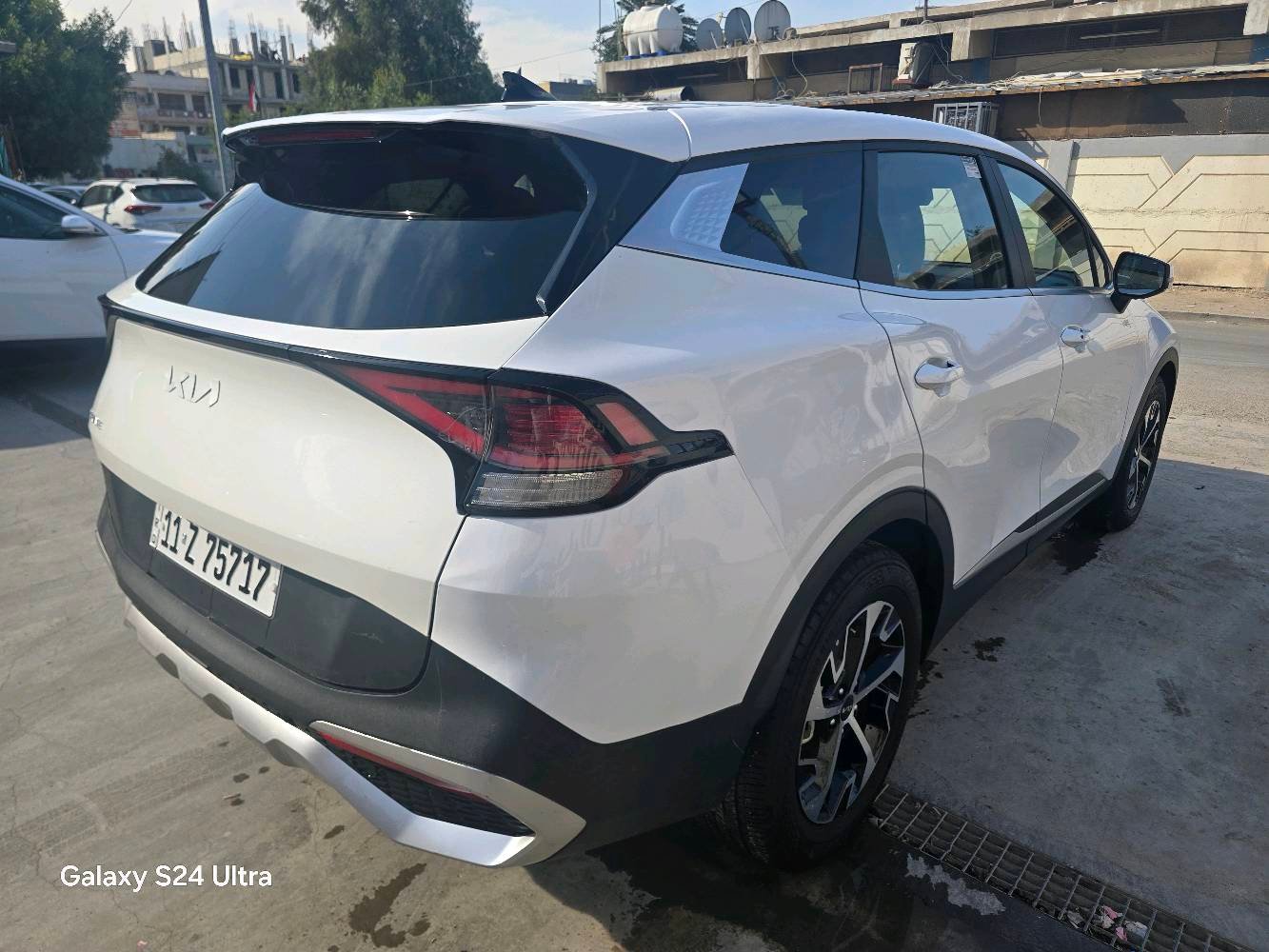 بسم الله الرحمن الرحيم 
للبيع كياسبورتج موديل 2024 لون ابيض وأرد امريكي ماشيه 10 ألف فقط بعده جديده مكفوله من الصبغ نهايا ومكفوله من الايرباك مواصفات فيه EX فول الفول ماعدا البانوراما سنويه باسمي قبل يومين ترقمت حادثه قبق الجنطه نفس الون فقط والباقي مكفول صور الحادث موجودة بالمنشور  هوايه بيه مواصفات مكاني بغداد زيونه سعره 225 ورقه للاتصال ***********