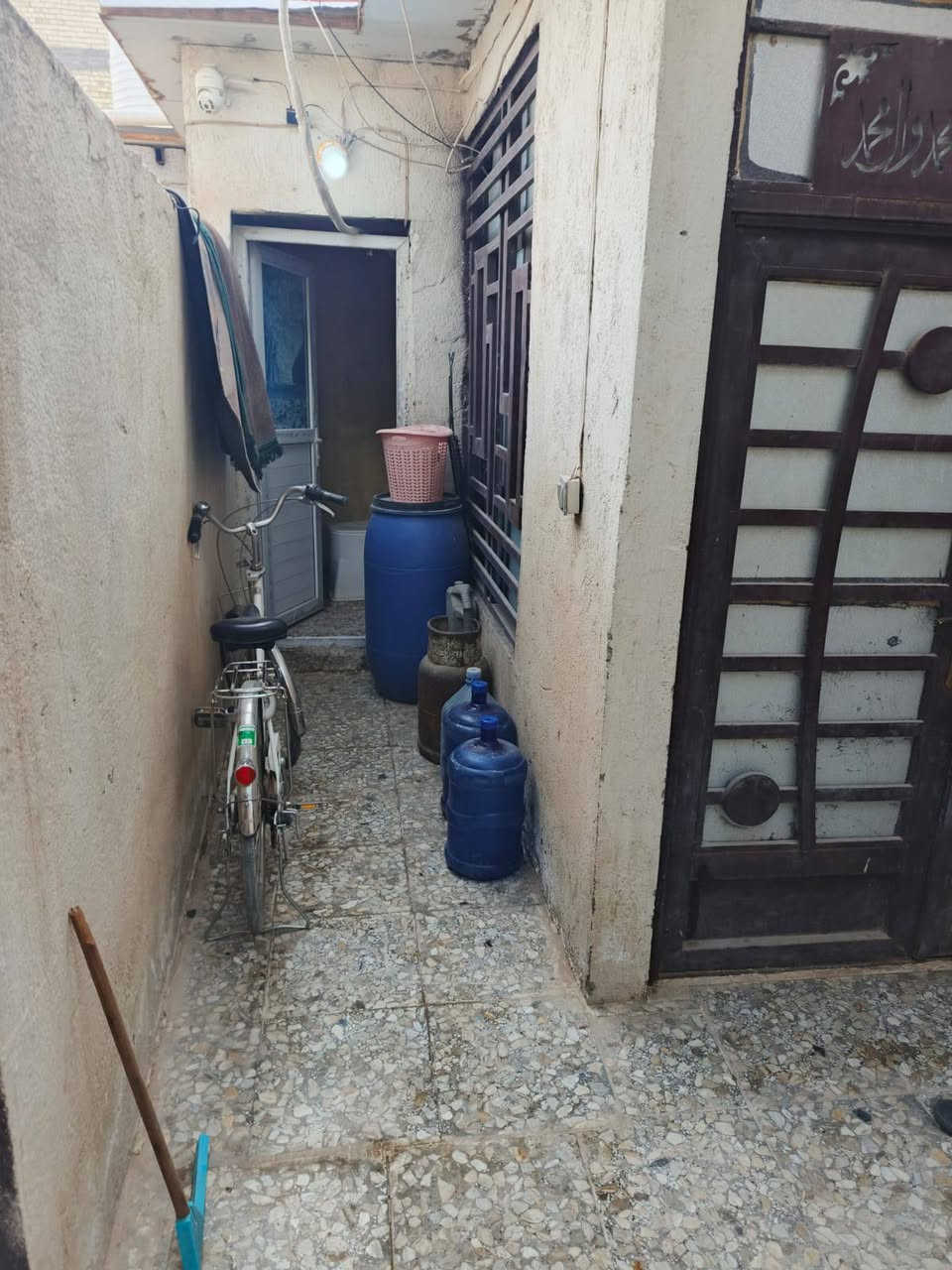 بيت للبيع 100 متر زراعي عقد 117ماعليه كص مكاتبه مع صاحب الأرض نضيف جدا واجهيه 8ب12 عرض شارع7  عنوانه ع حولي مقابل حي الزهراء قرب حسينيه احباب العباس سعره مناسب جدا فقط ب25 وبي مجال الي يريد يجي خاص رجاءآ ال مو شراي ليراسل


**إذا كنت صاحب هذا الإعلان وتريد حذفه لأي سبب، رجاءا أرسل رسالة إلى الدعم الفني**